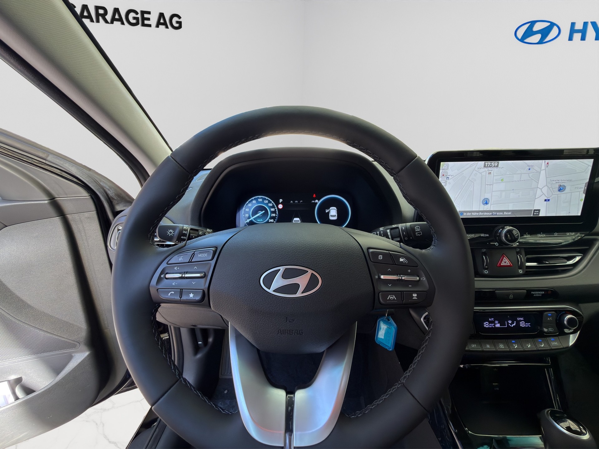 HYUNDAI i30 Wagon 1.5 T-GDi Amplia 48V MH DCT-image-9