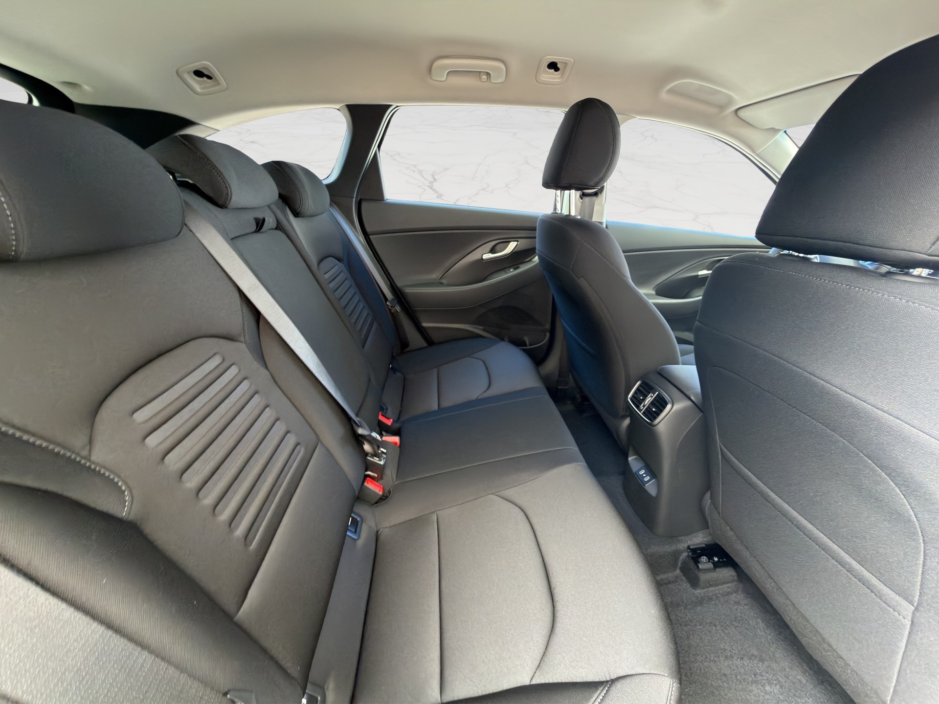 HYUNDAI i30 Wagon 1.5 T-GDi Amplia 48V MH DCT-image-18