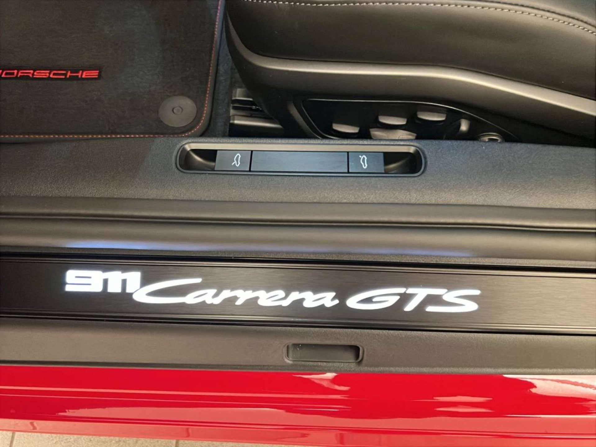 PORSCHE 911 Carrera GTS-image-14