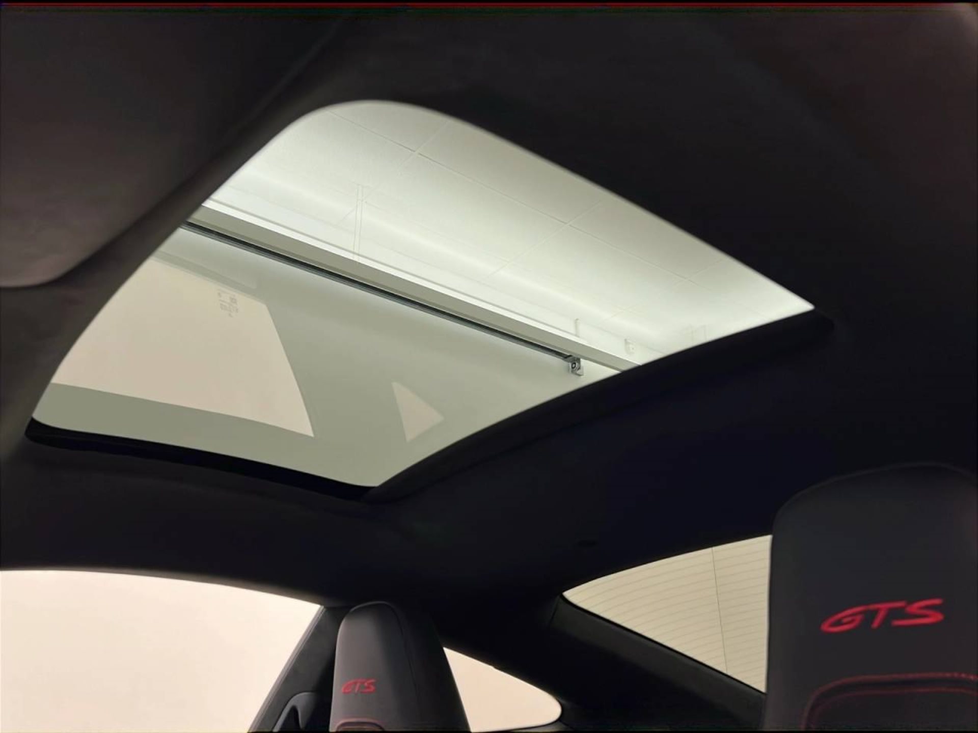 PORSCHE 911 Carrera GTS-image-15