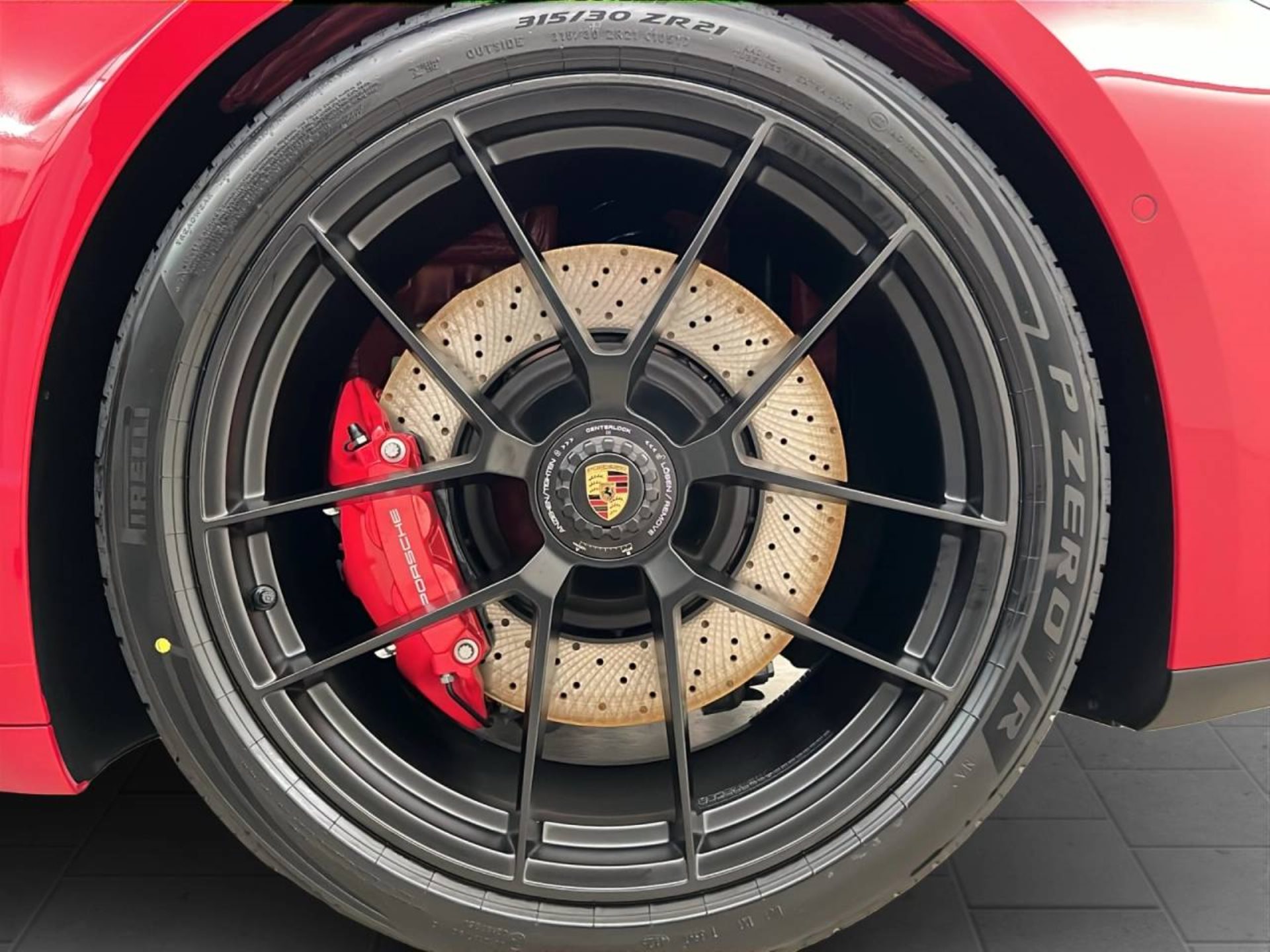 PORSCHE 911 Carrera GTS-image-6