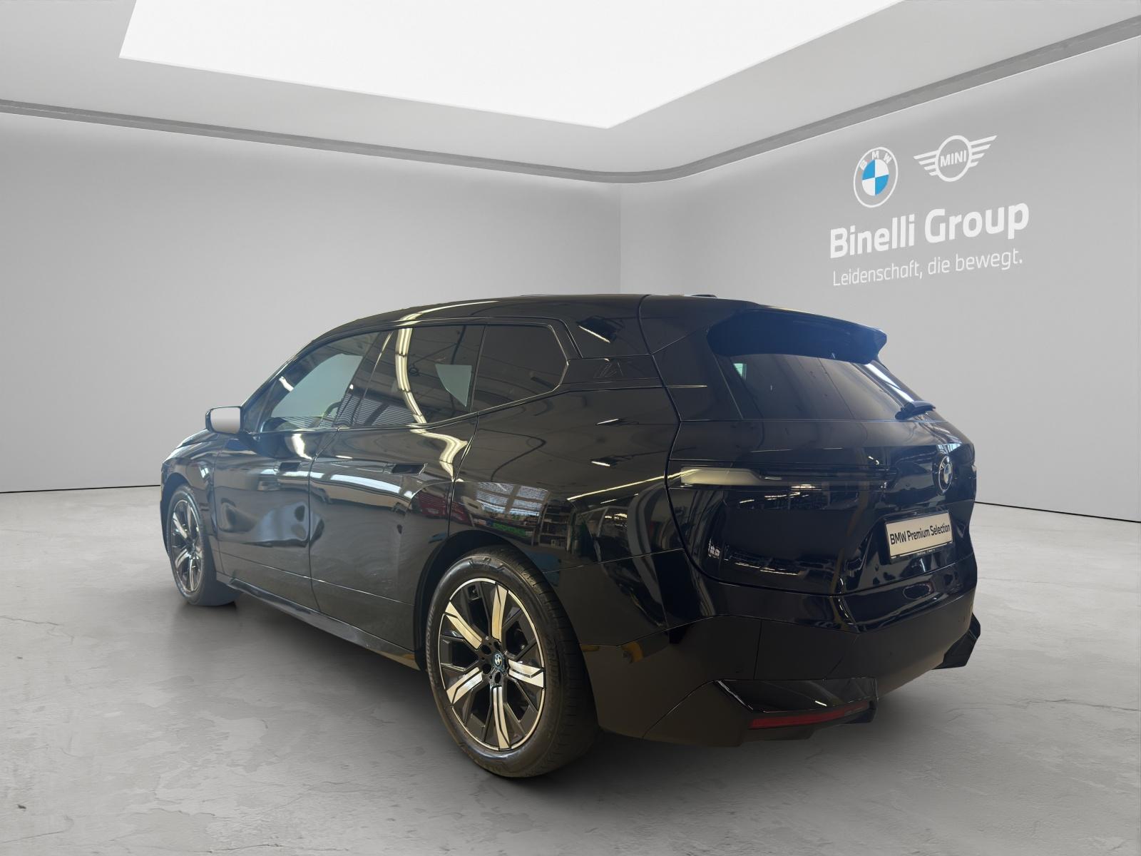 BMW iX xDrive40-image-14