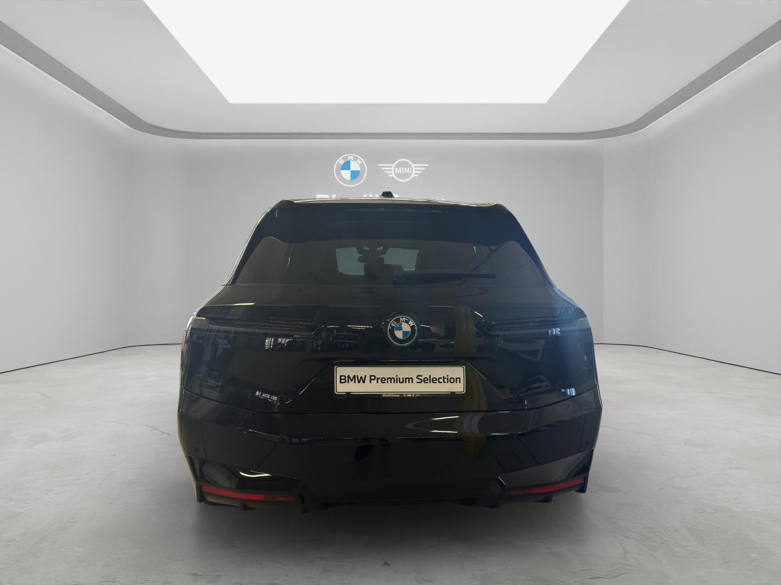 BMW iX xDrive40-image-15