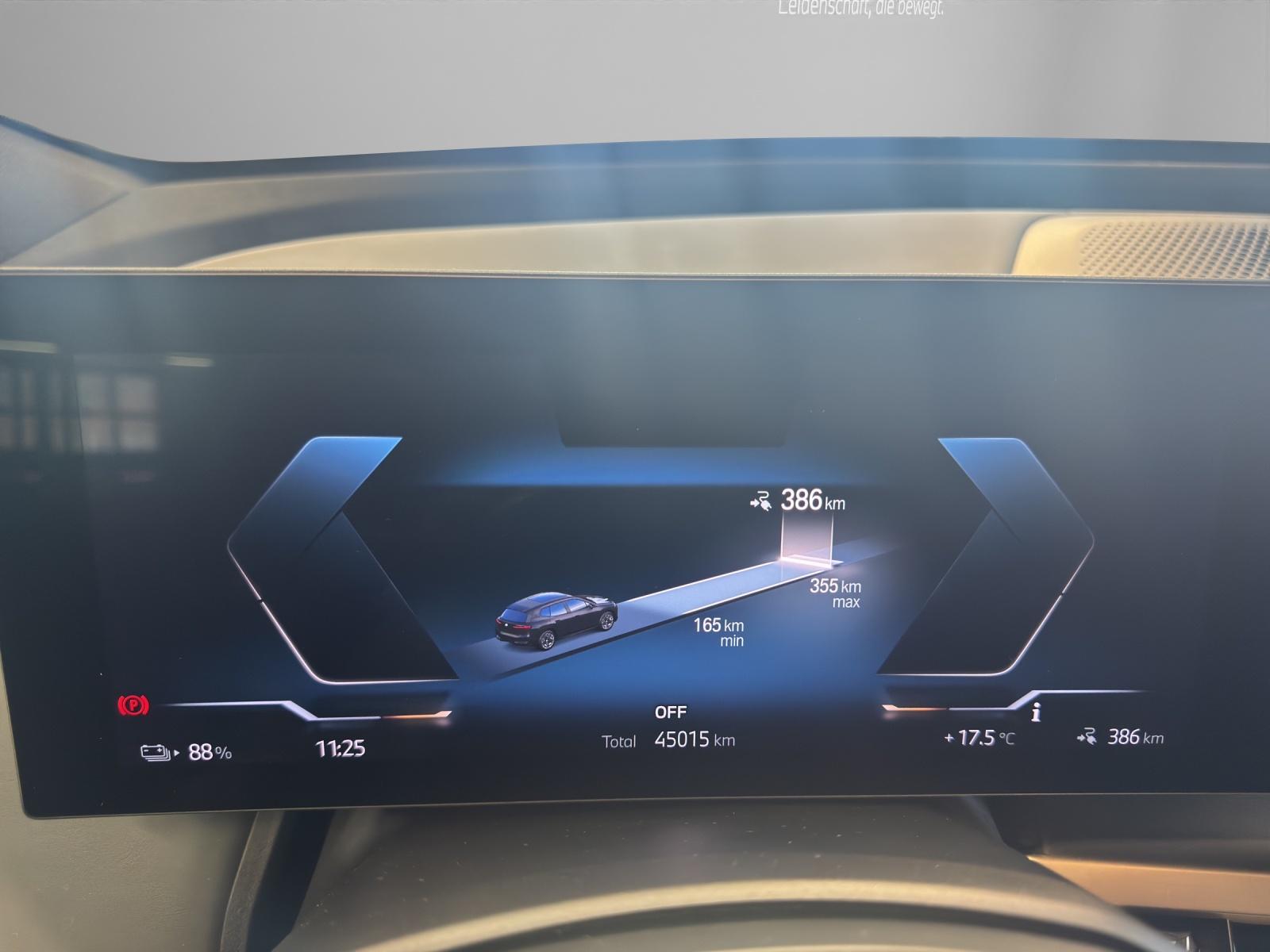 BMW iX xDrive40-image-7