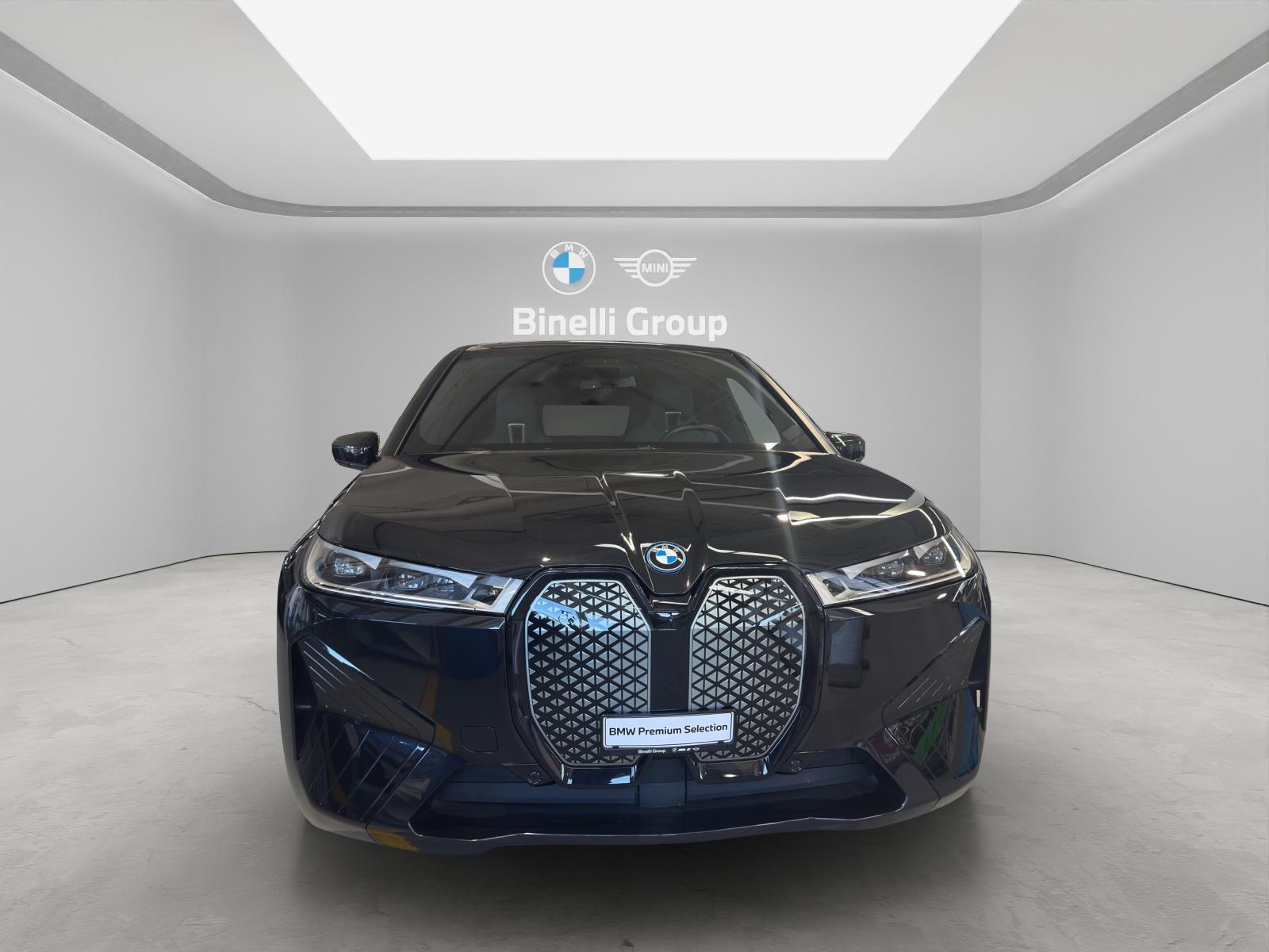 BMW iX xDrive40-image-2