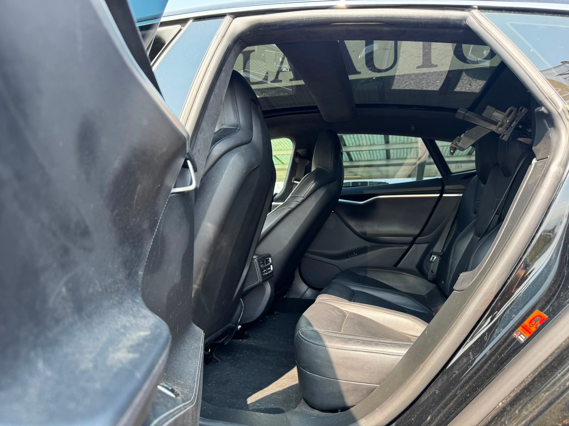 TESLA Model S 85 D Performance-image-9