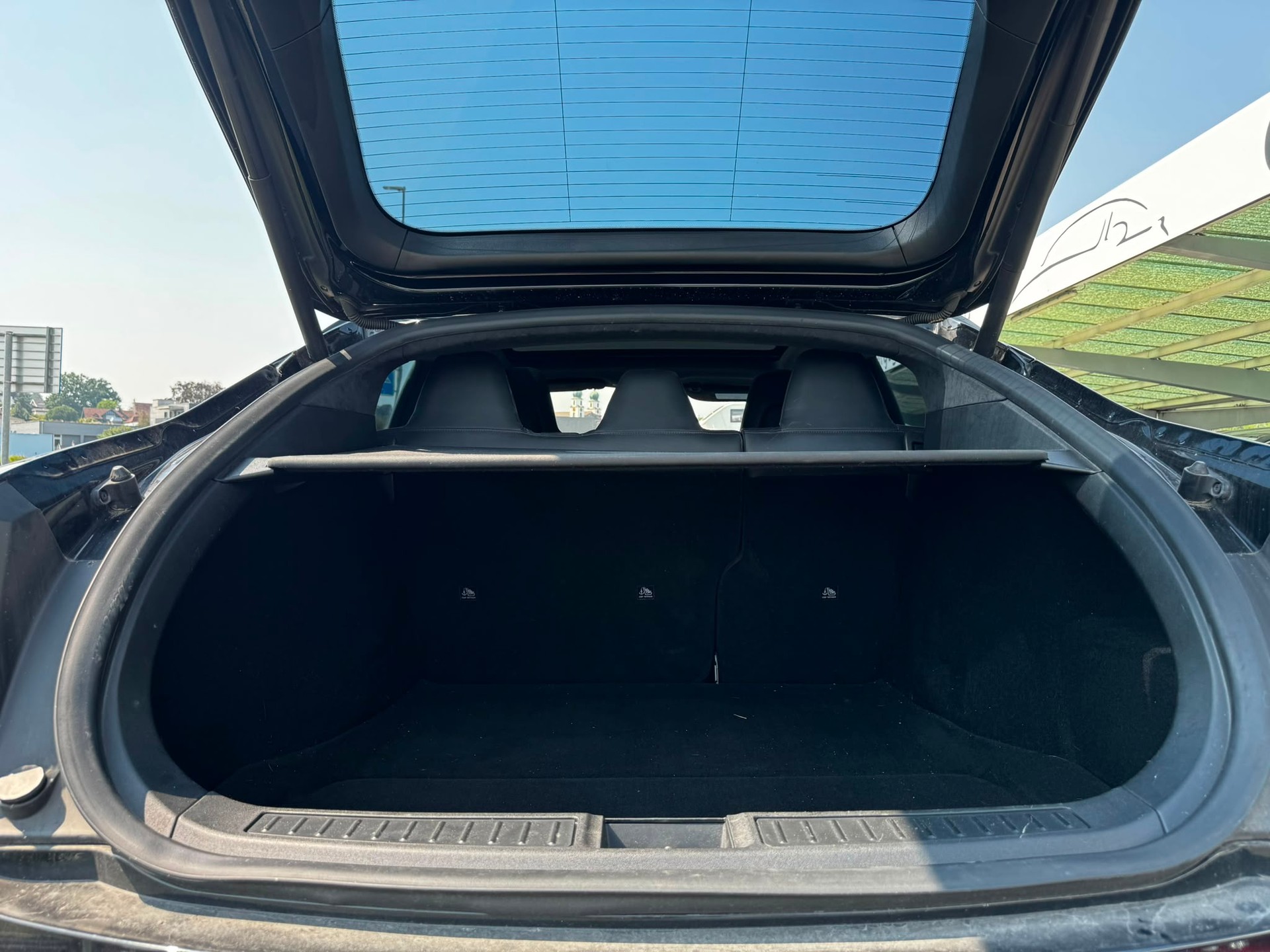 TESLA Model S 85 D Performance-image-10