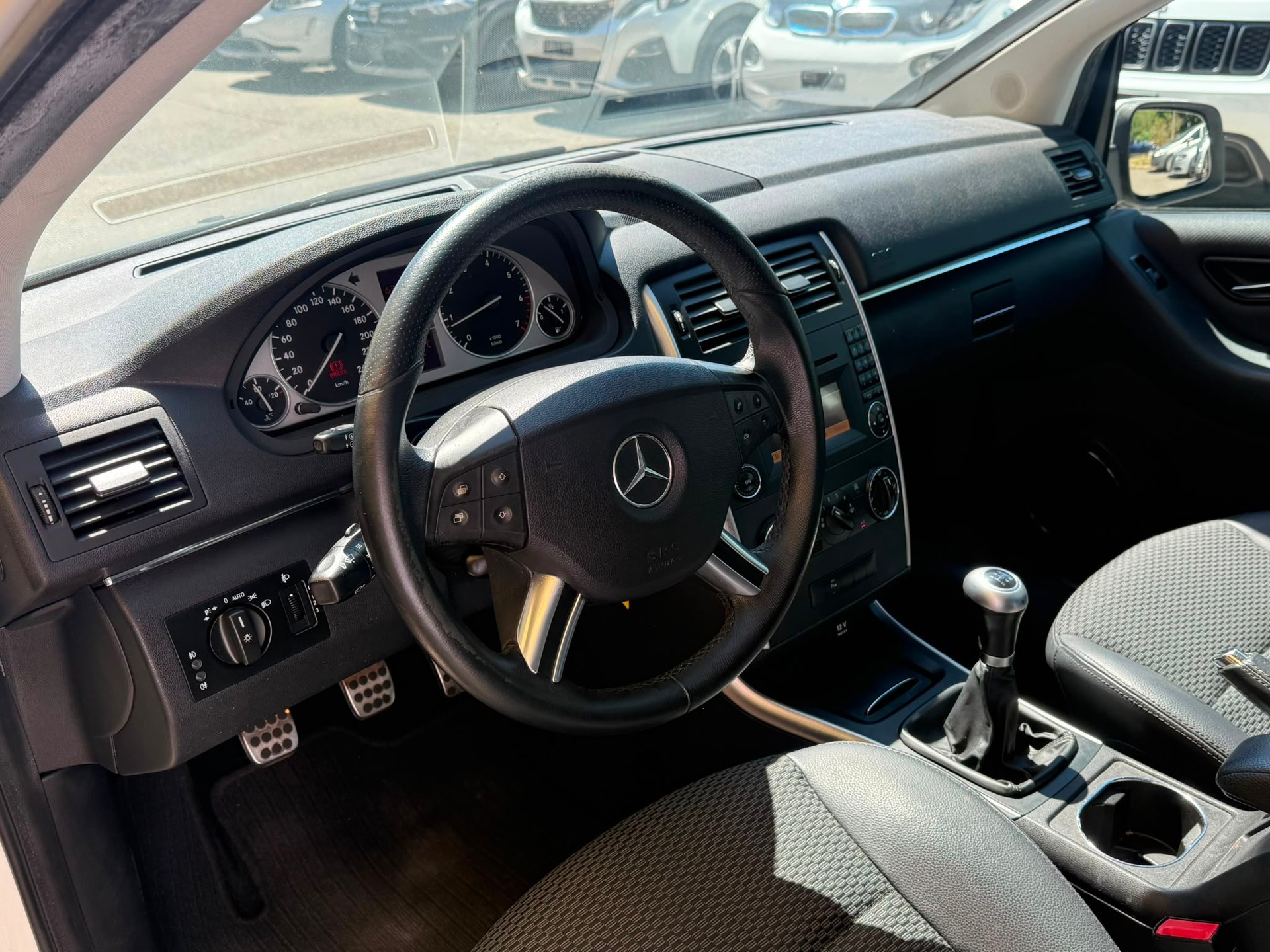 MERCEDES-BENZ B 200-image-12