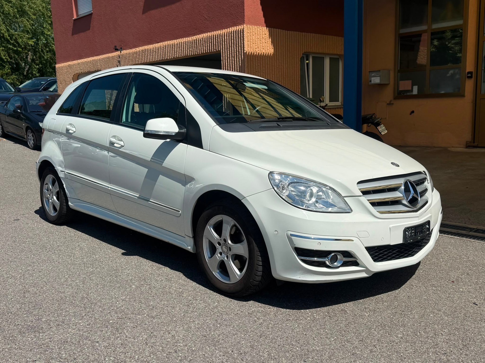 MERCEDES-BENZ B 200-image-3