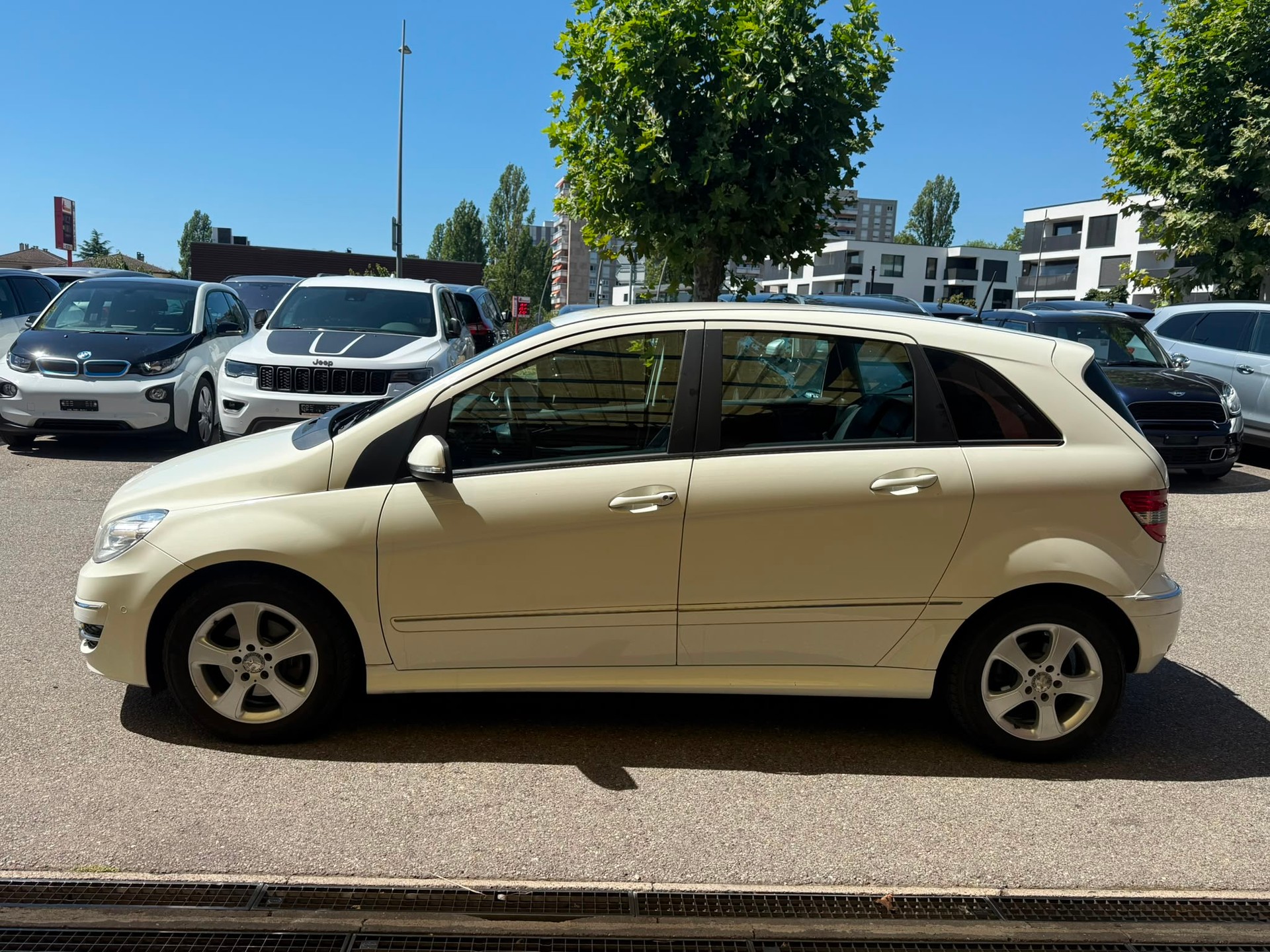 MERCEDES-BENZ B 200-image-4