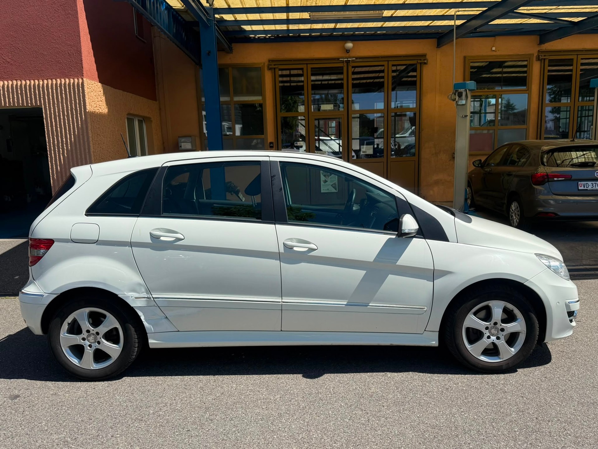 MERCEDES-BENZ B 200-image-2