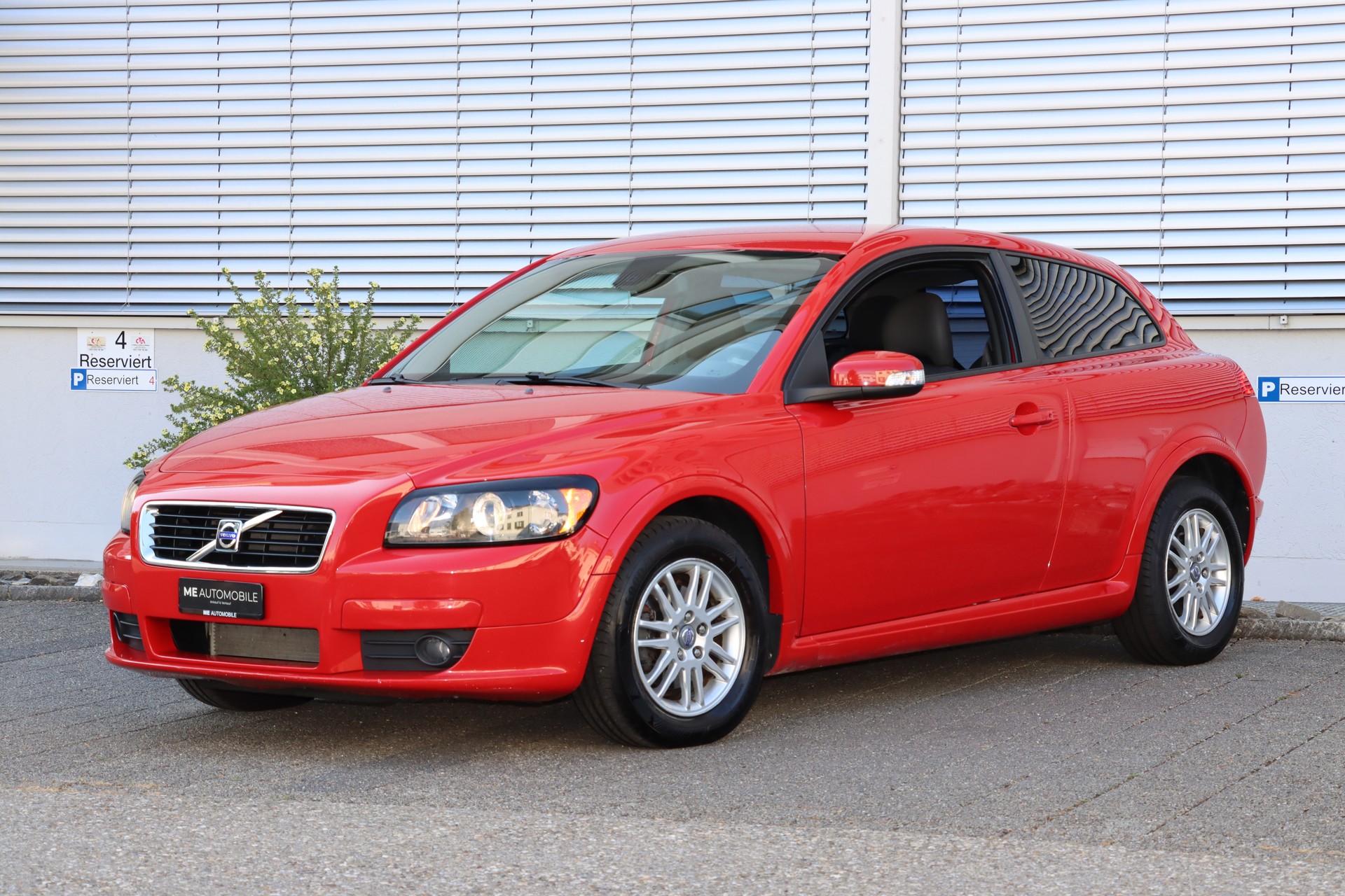 VOLVO C30 2.0 Momentum-image-0