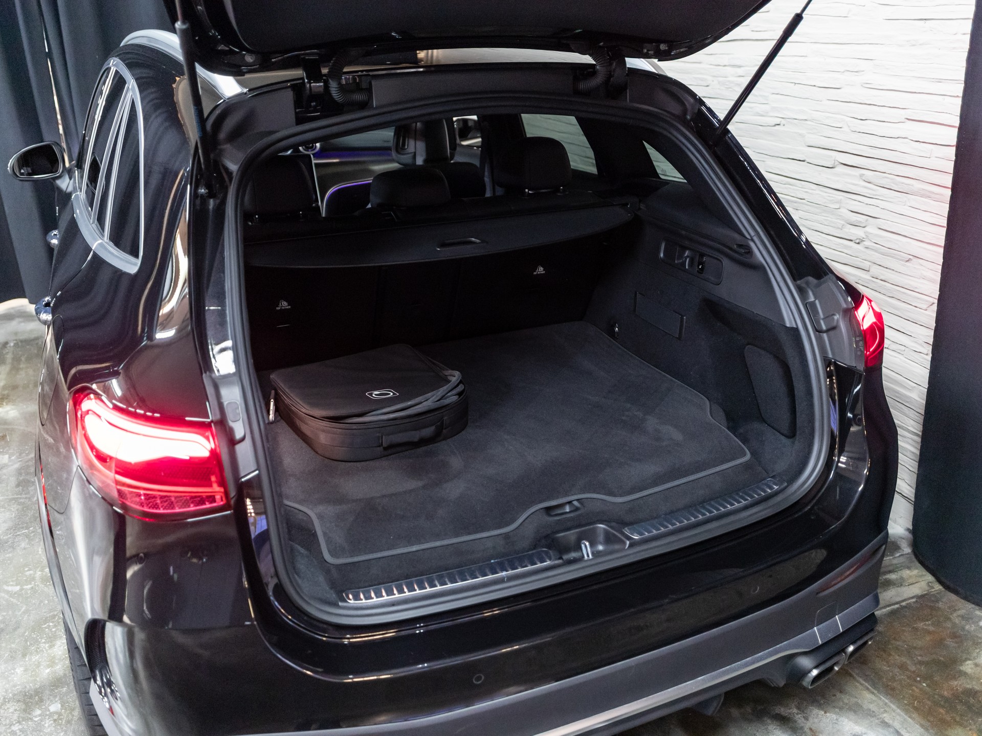 MERCEDES-BENZ GLC 63 AMG S E Performance-image-4