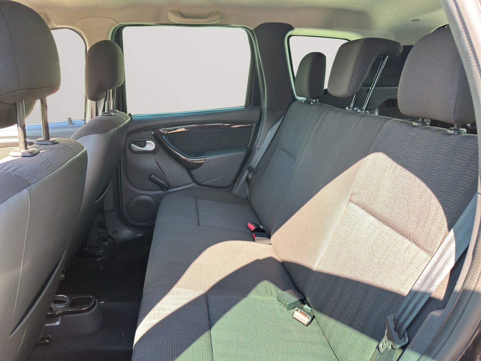 DACIA Duster 1.6 Lauréate 4x4-image-7