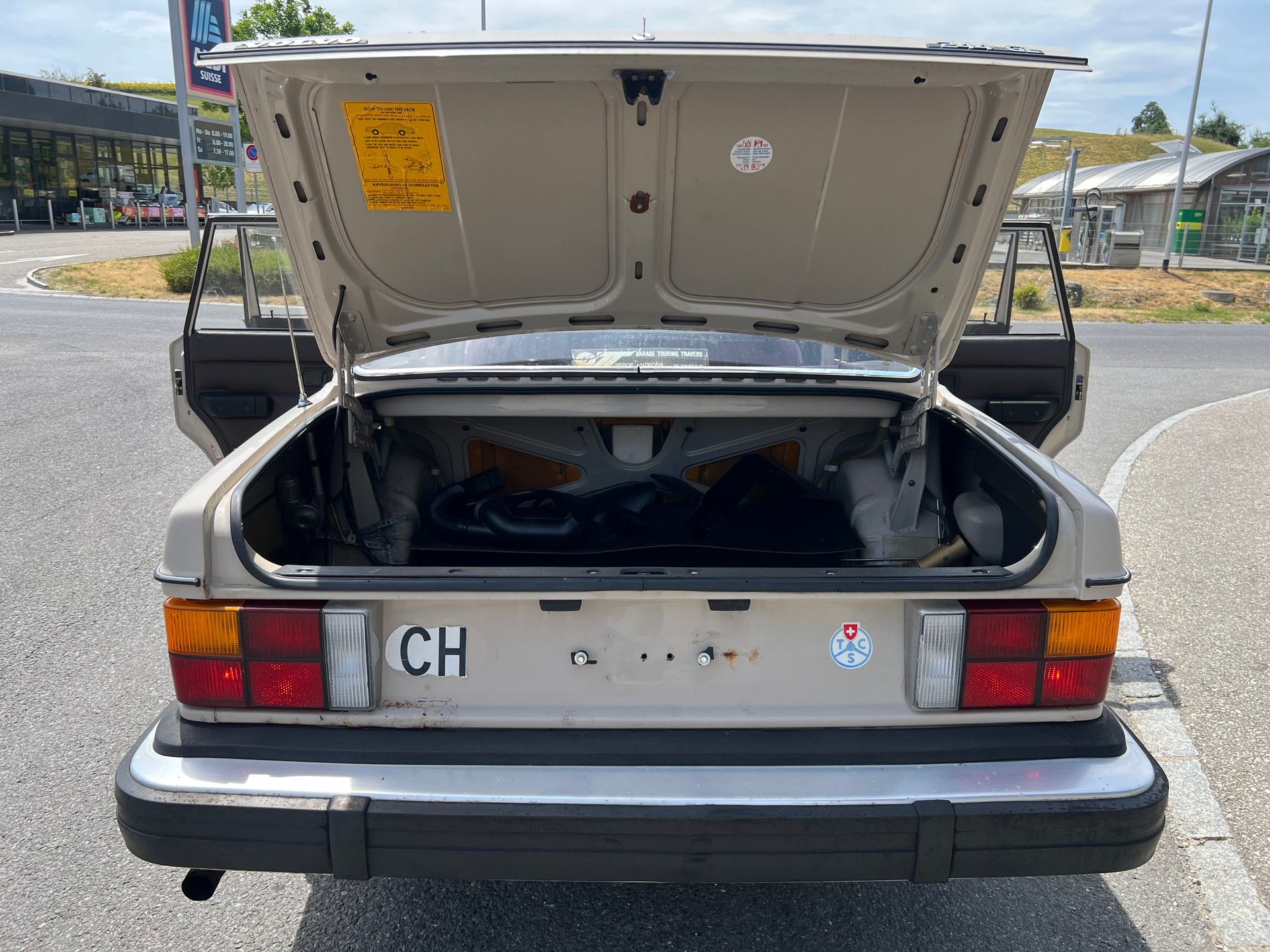 VOLVO 244-image-11
