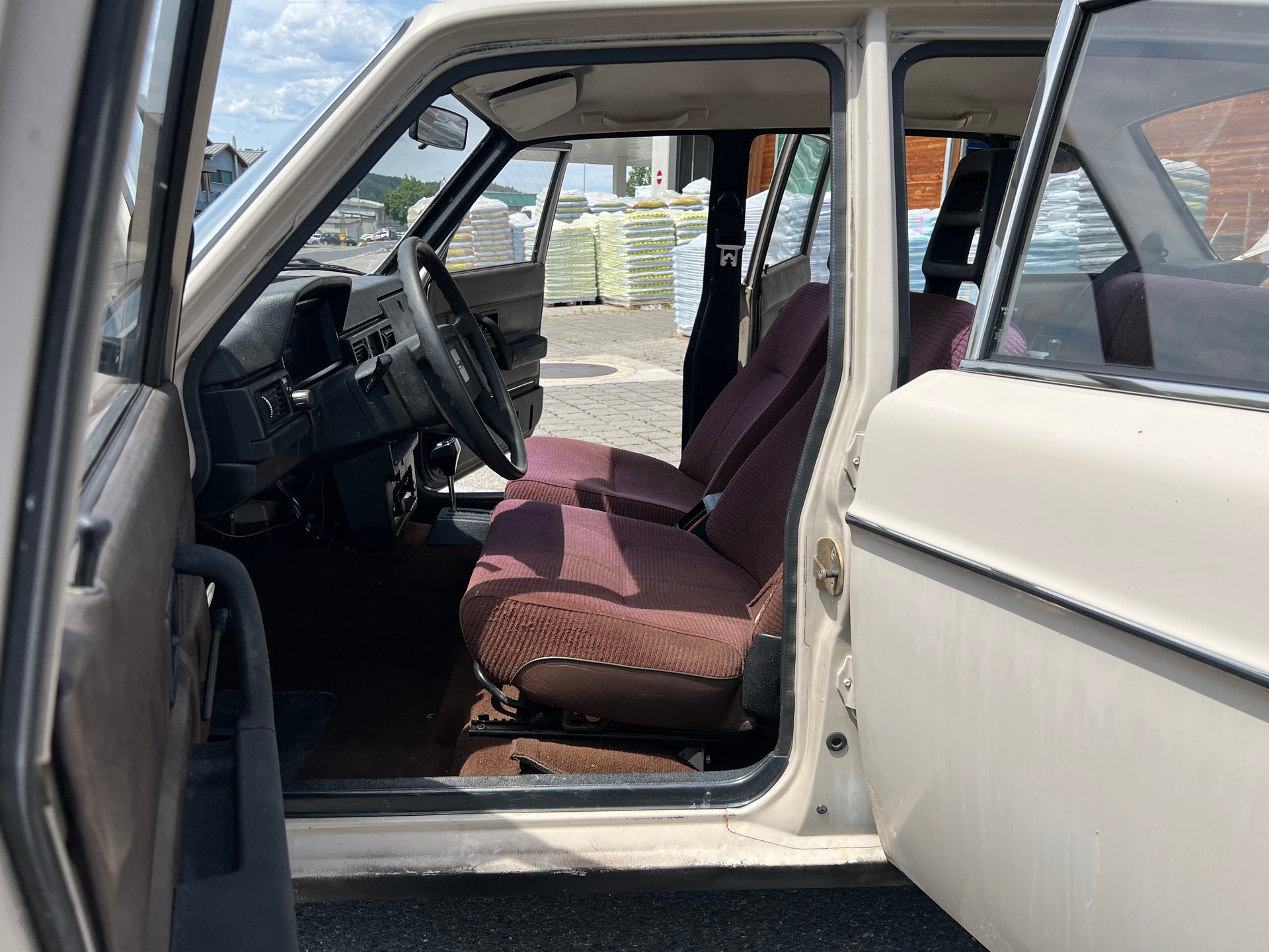 VOLVO 244-image-7