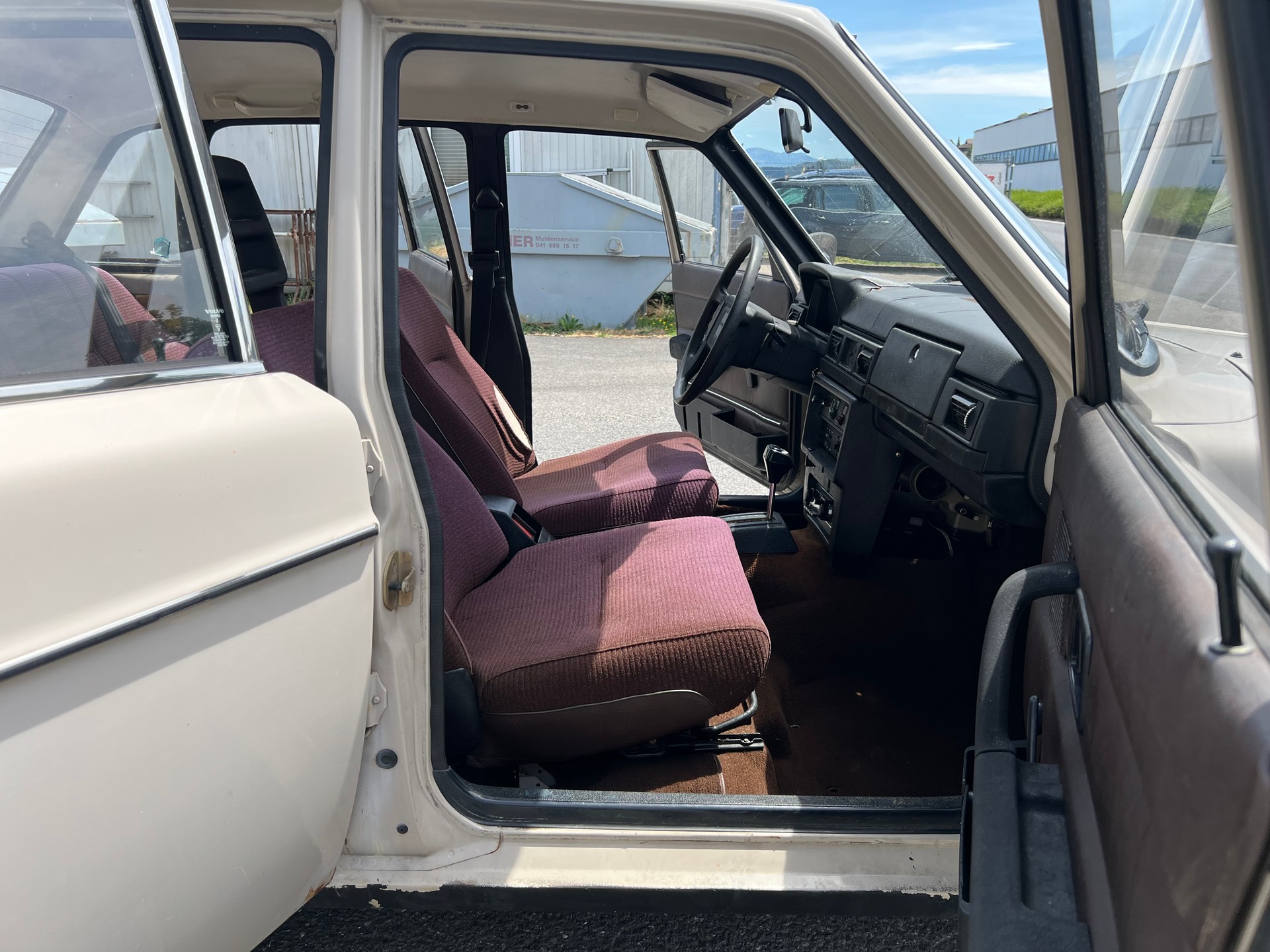 VOLVO 244-image-8