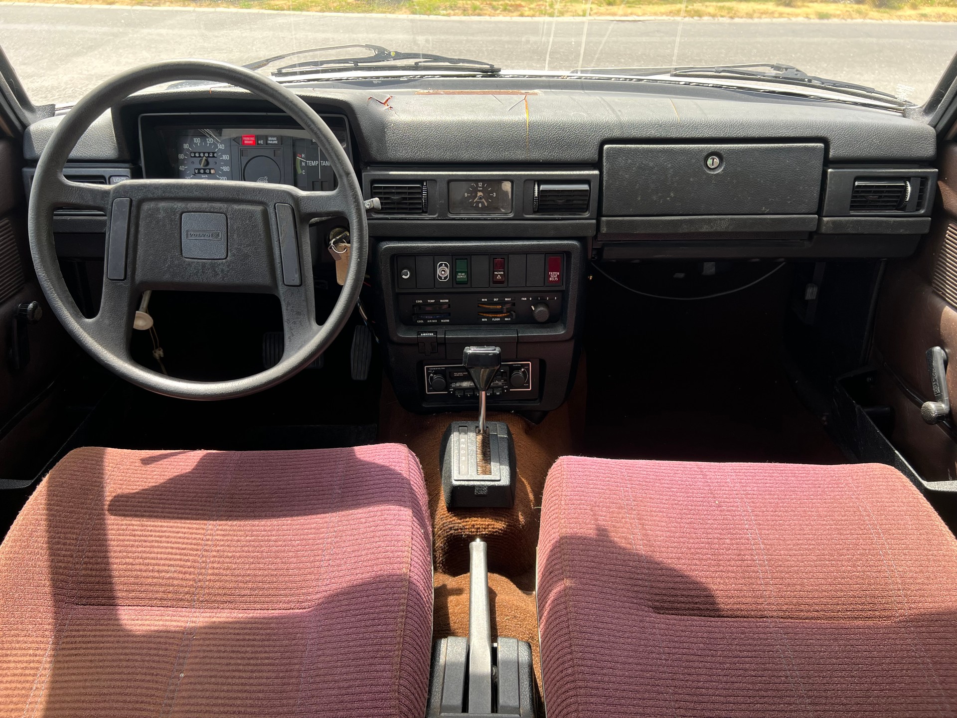 VOLVO 244-image-13