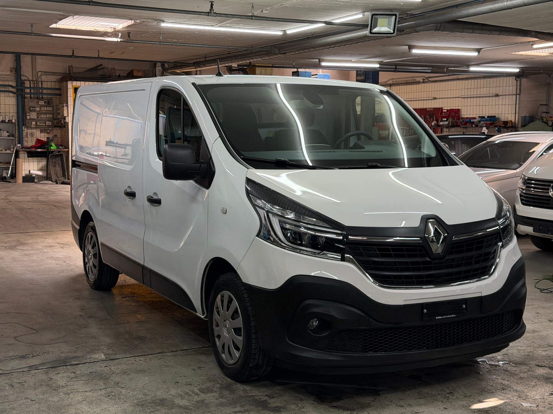 RENAULT Trafic 2.0 ENERGY dCi145 3.0t Business L1H1 A-image-4