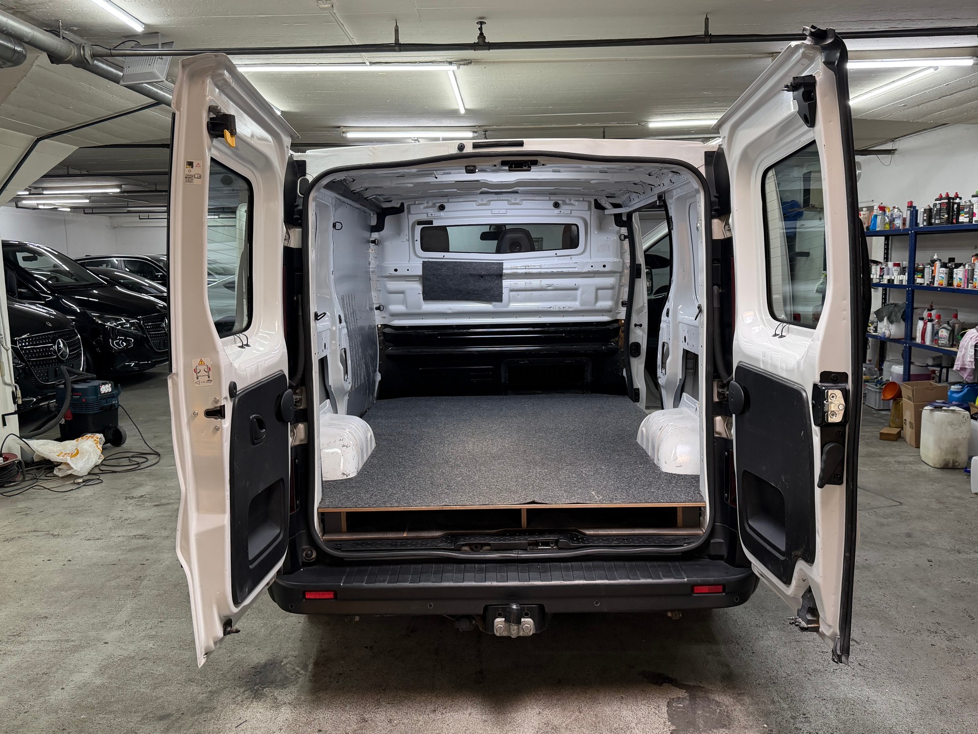 RENAULT Trafic 2.0 ENERGY dCi145 3.0t Business L1H1 A-image-12