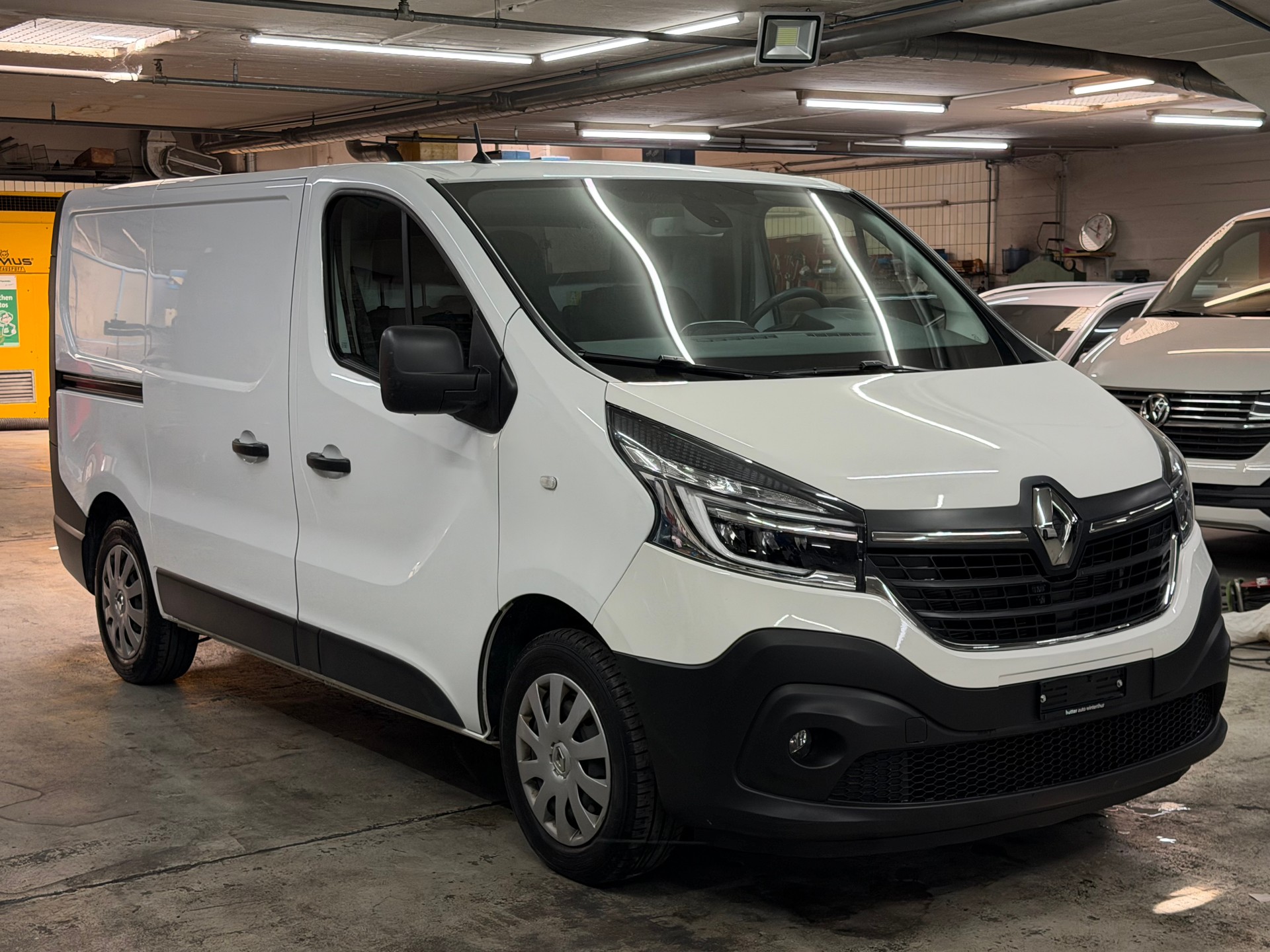 RENAULT Trafic 2.0 ENERGY dCi145 3.0t Business L1H1 A-image-0