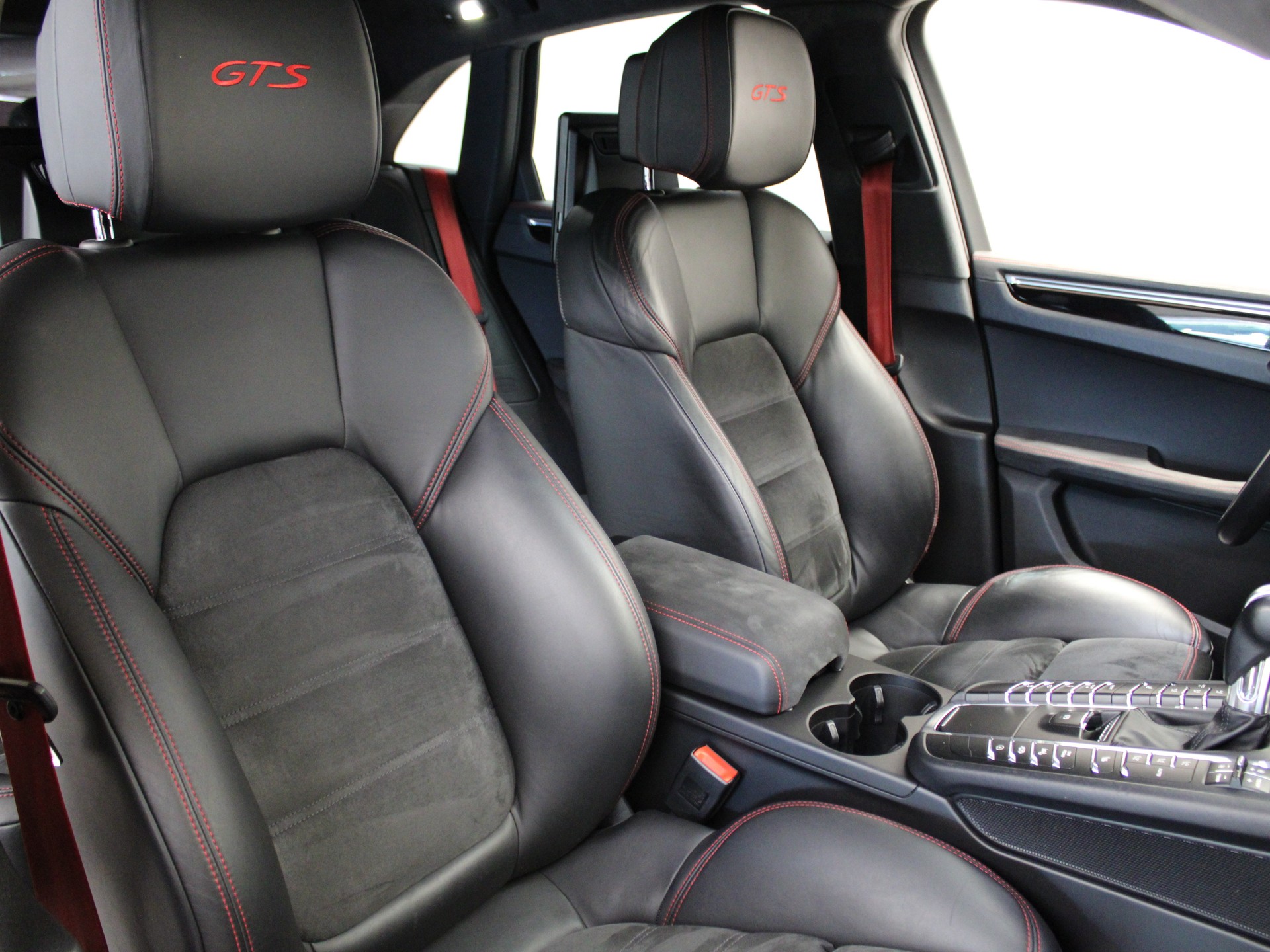 PORSCHE Macan GTS PDK-image-7