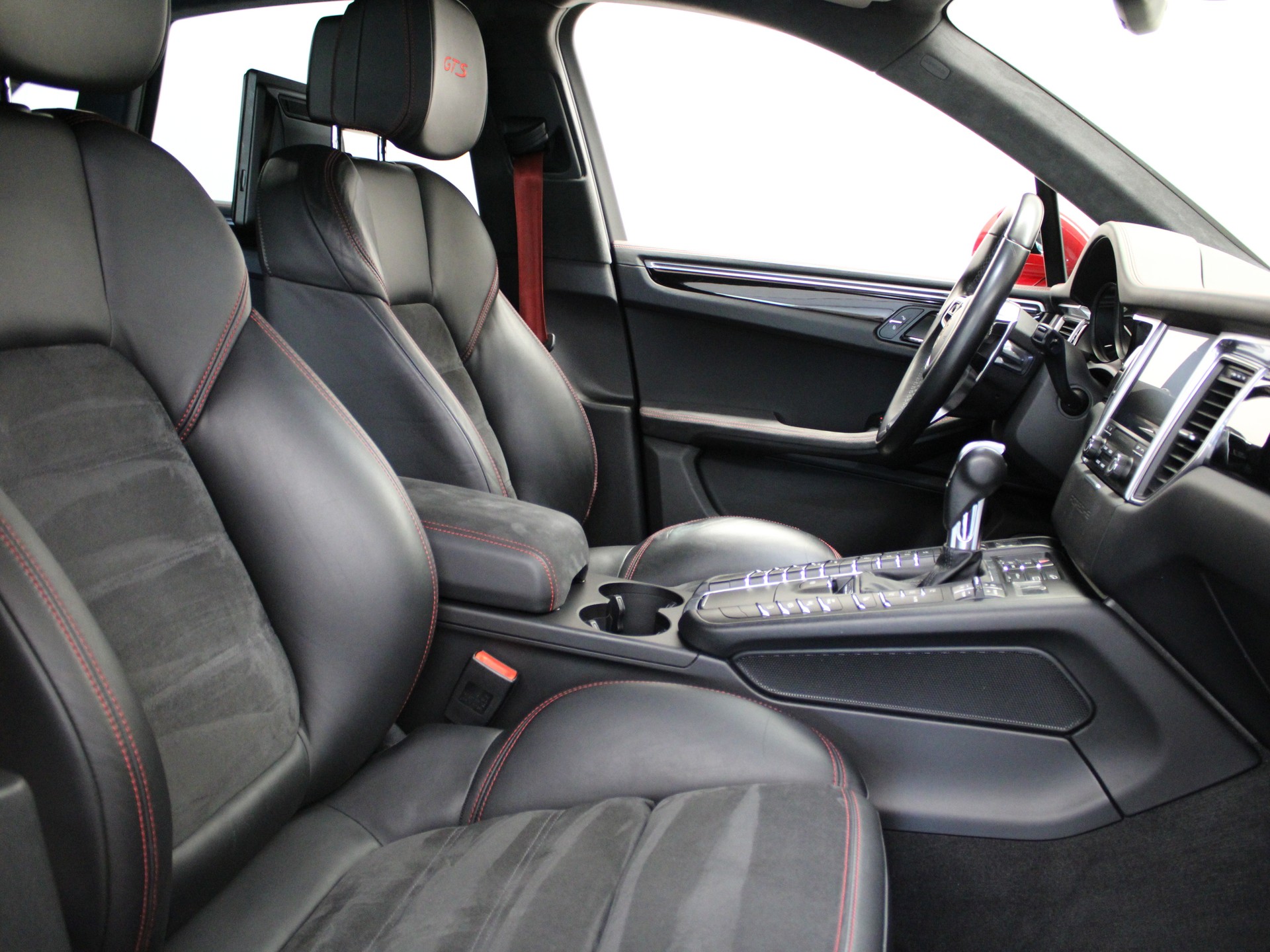 PORSCHE Macan GTS PDK-image-6