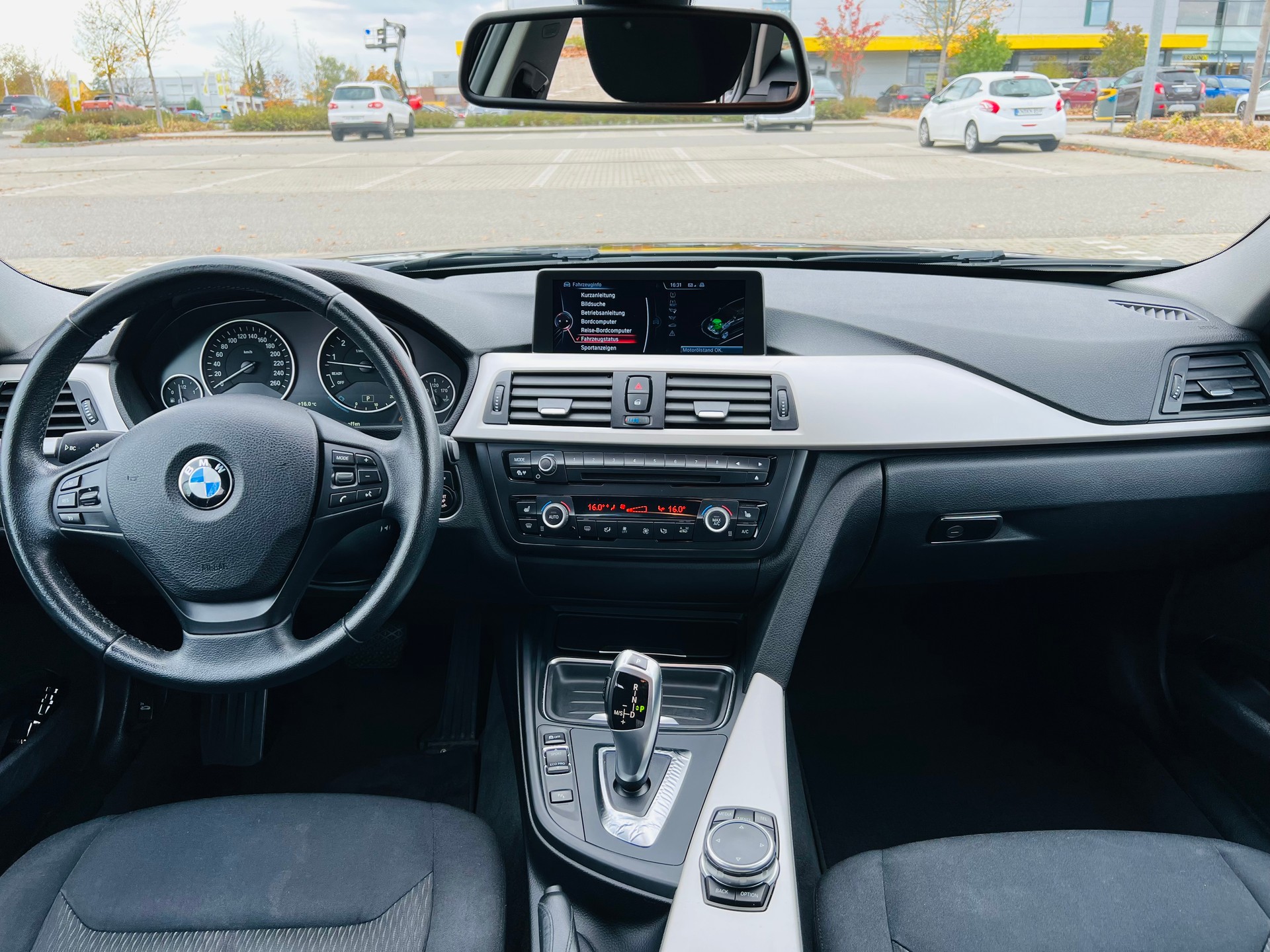 BMW 320i-image-5