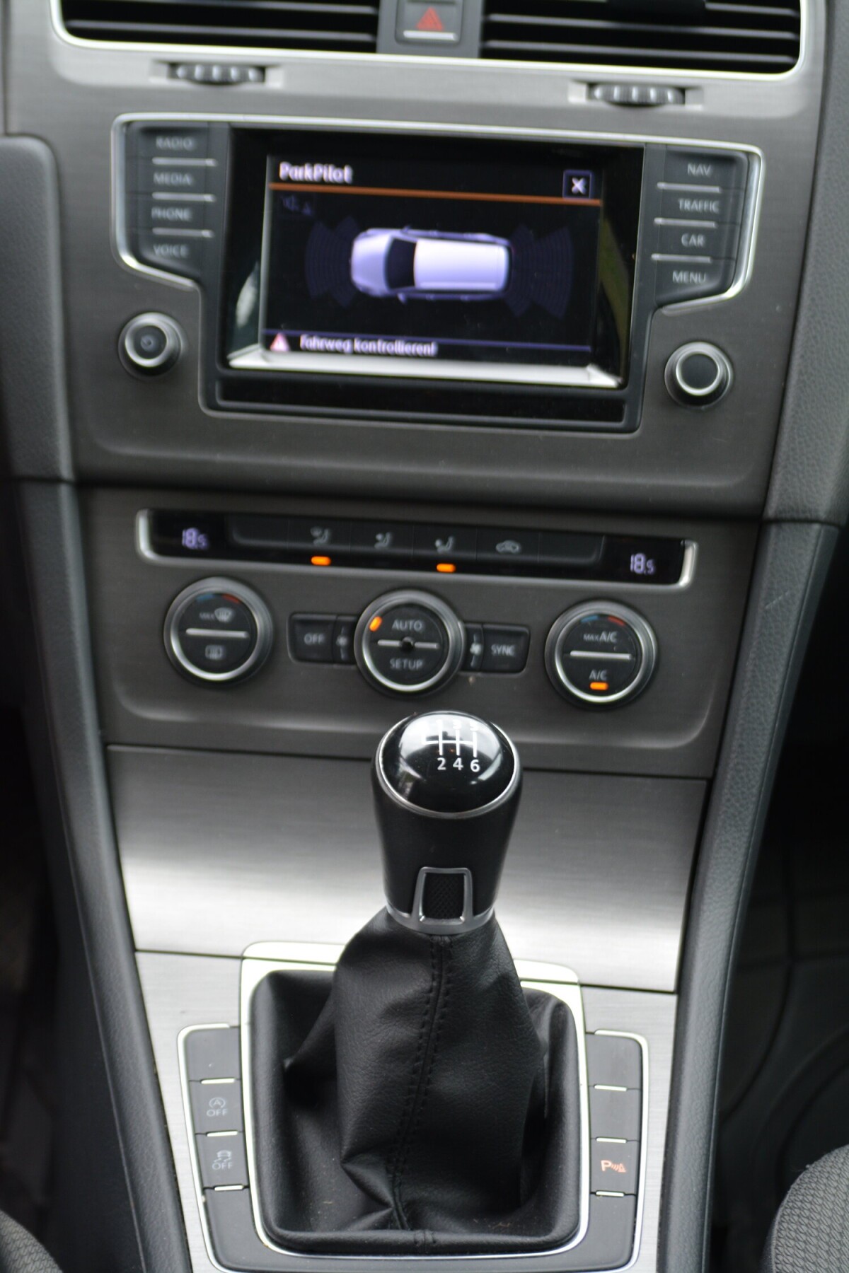 VW Golf Variant 1.6 TDI Cup 4Motion-image-8