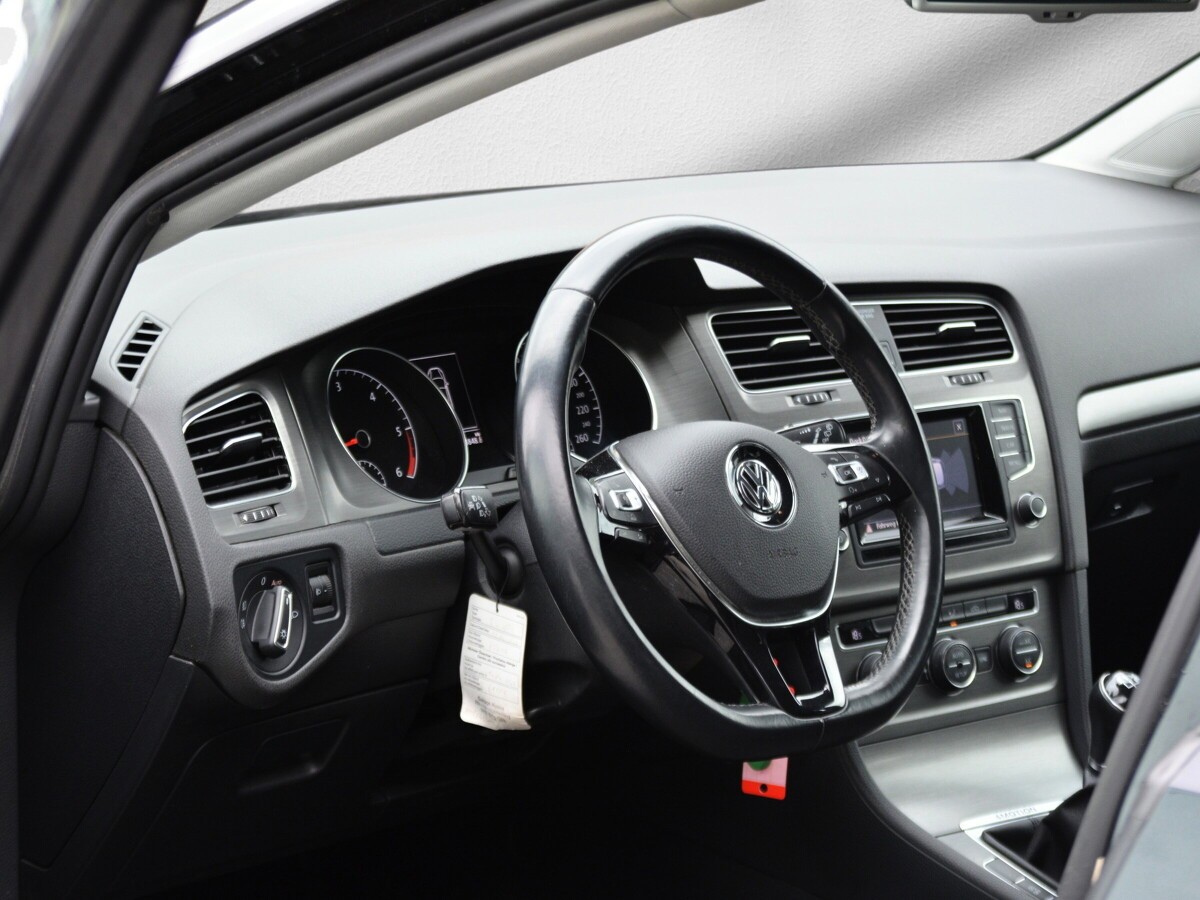VW Golf Variant 1.6 TDI Cup 4Motion-image-7