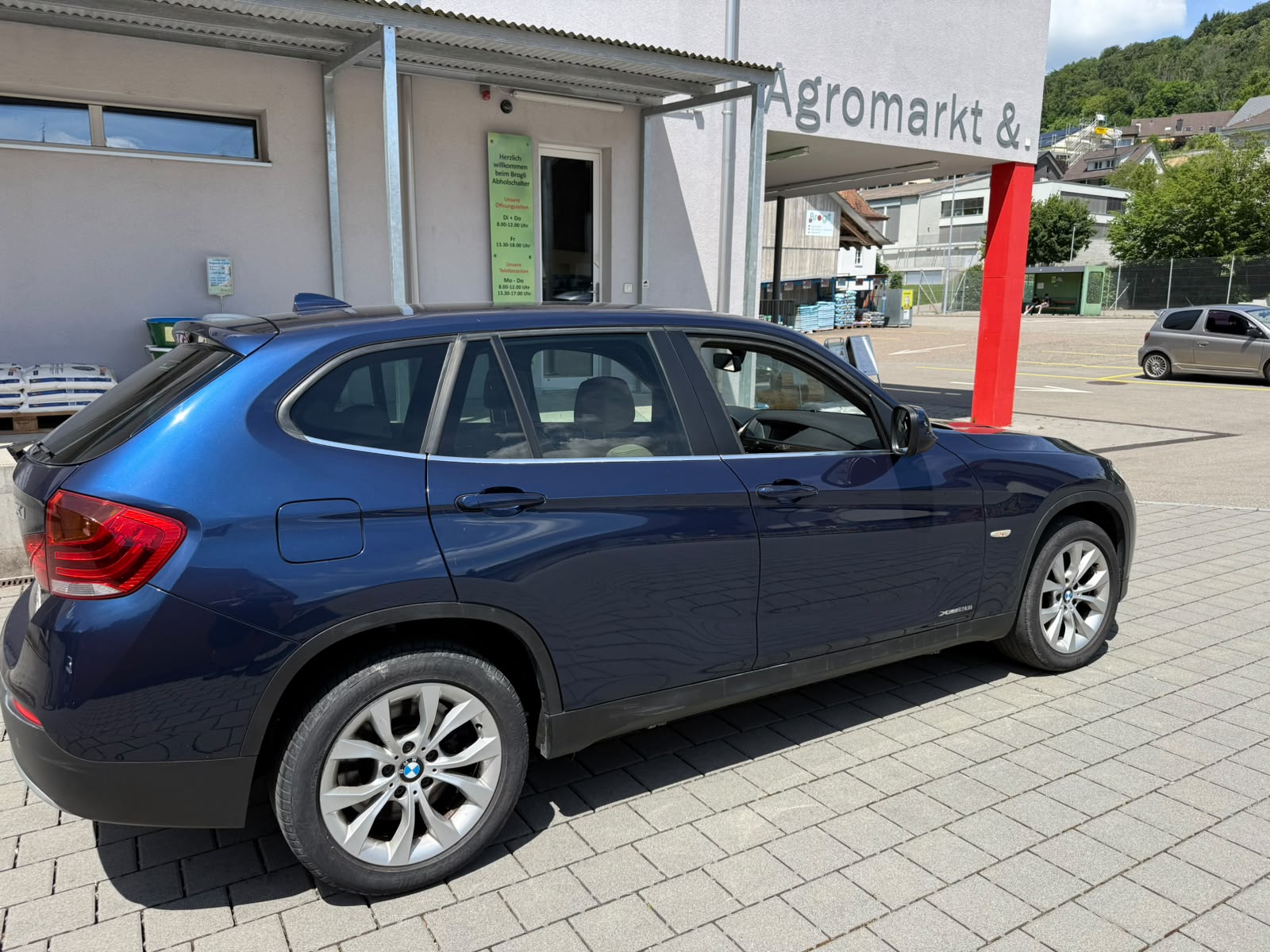 BMW X1 xDrive 28i Steptronic-image-2