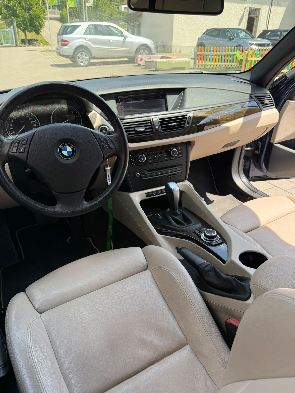 BMW X1 xDrive 28i Steptronic-image-10