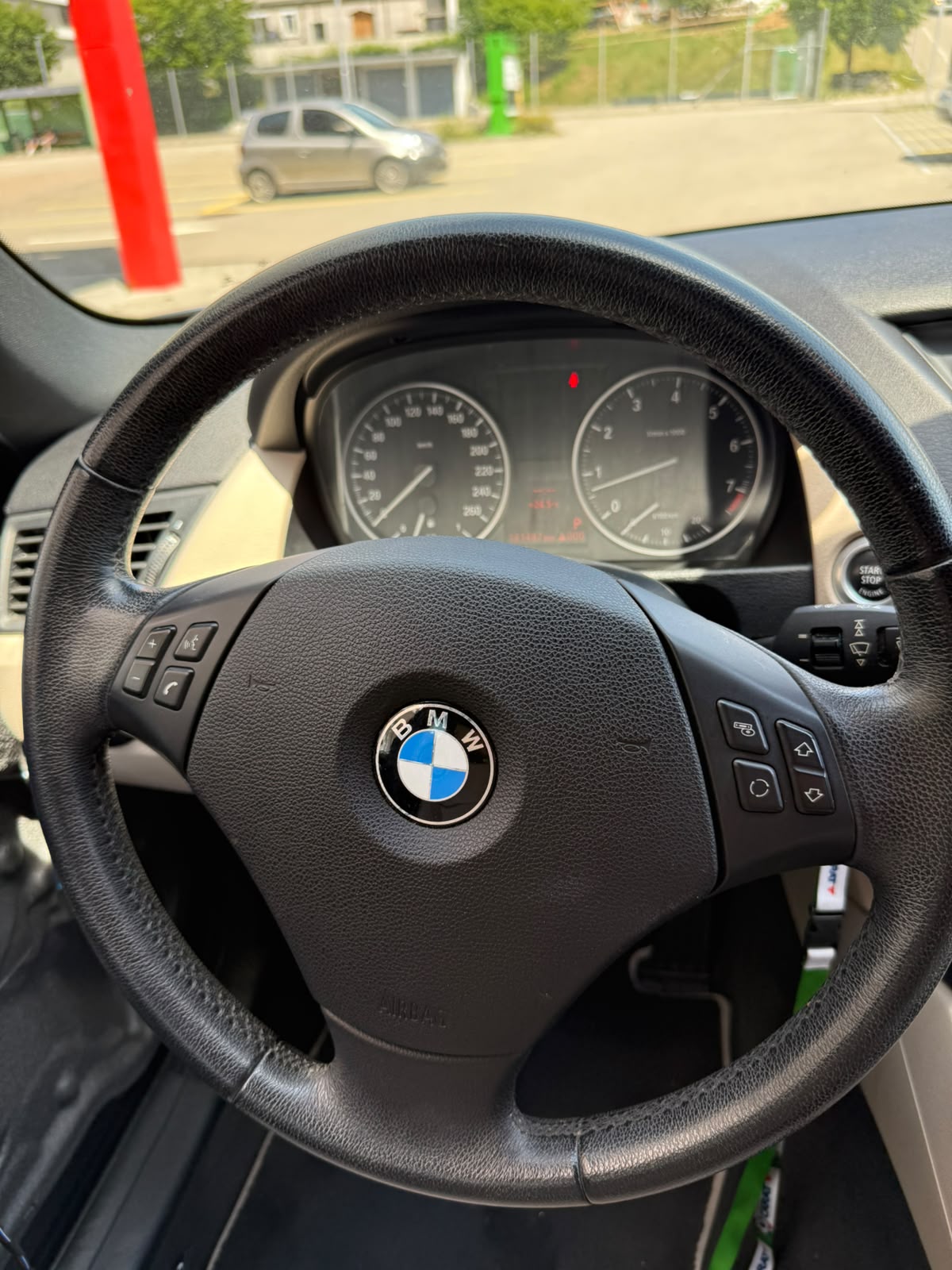 BMW X1 xDrive 28i Steptronic-image-9
