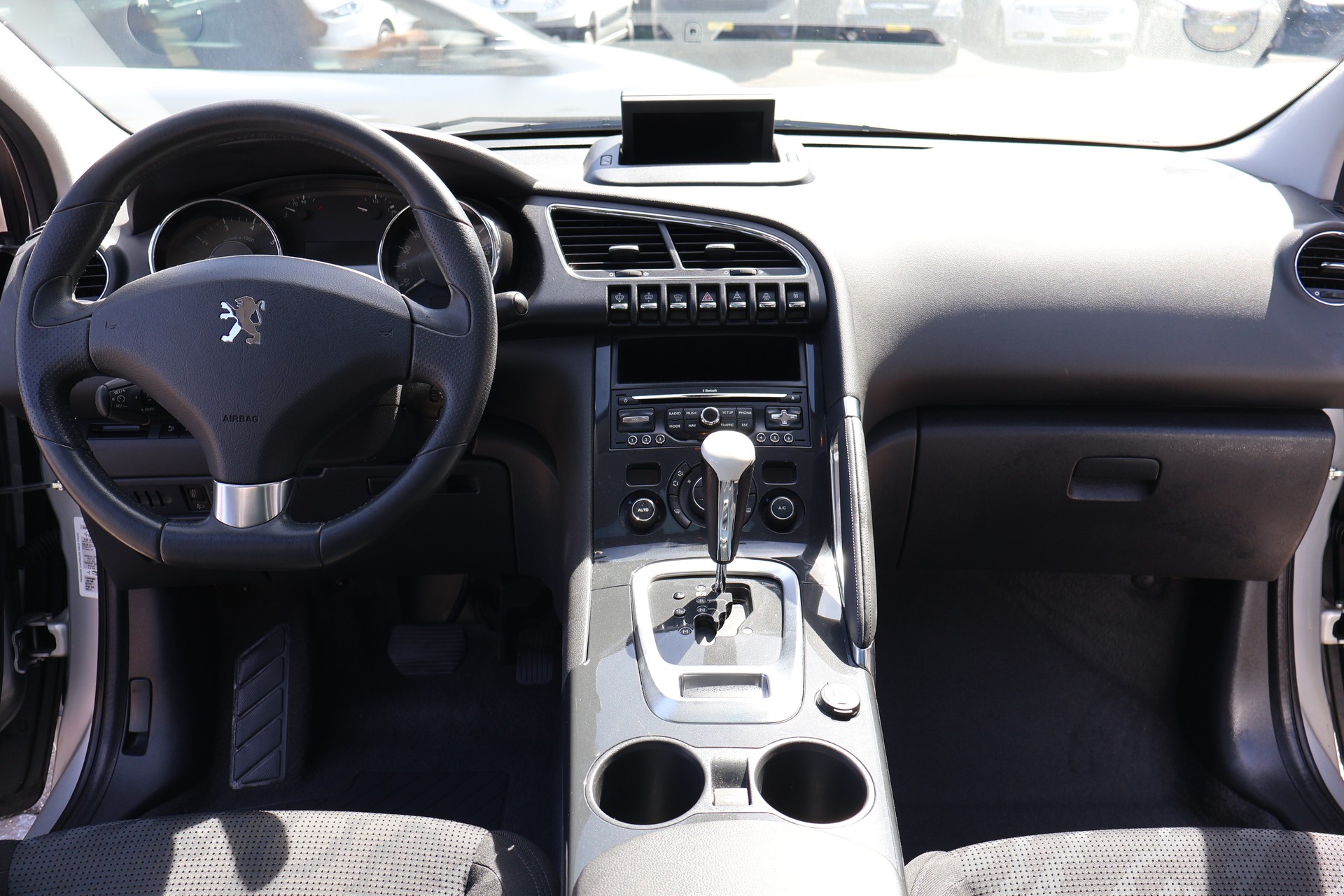 PEUGEOT 3008 1.6 16V T Platinum Tiptronic-image-9