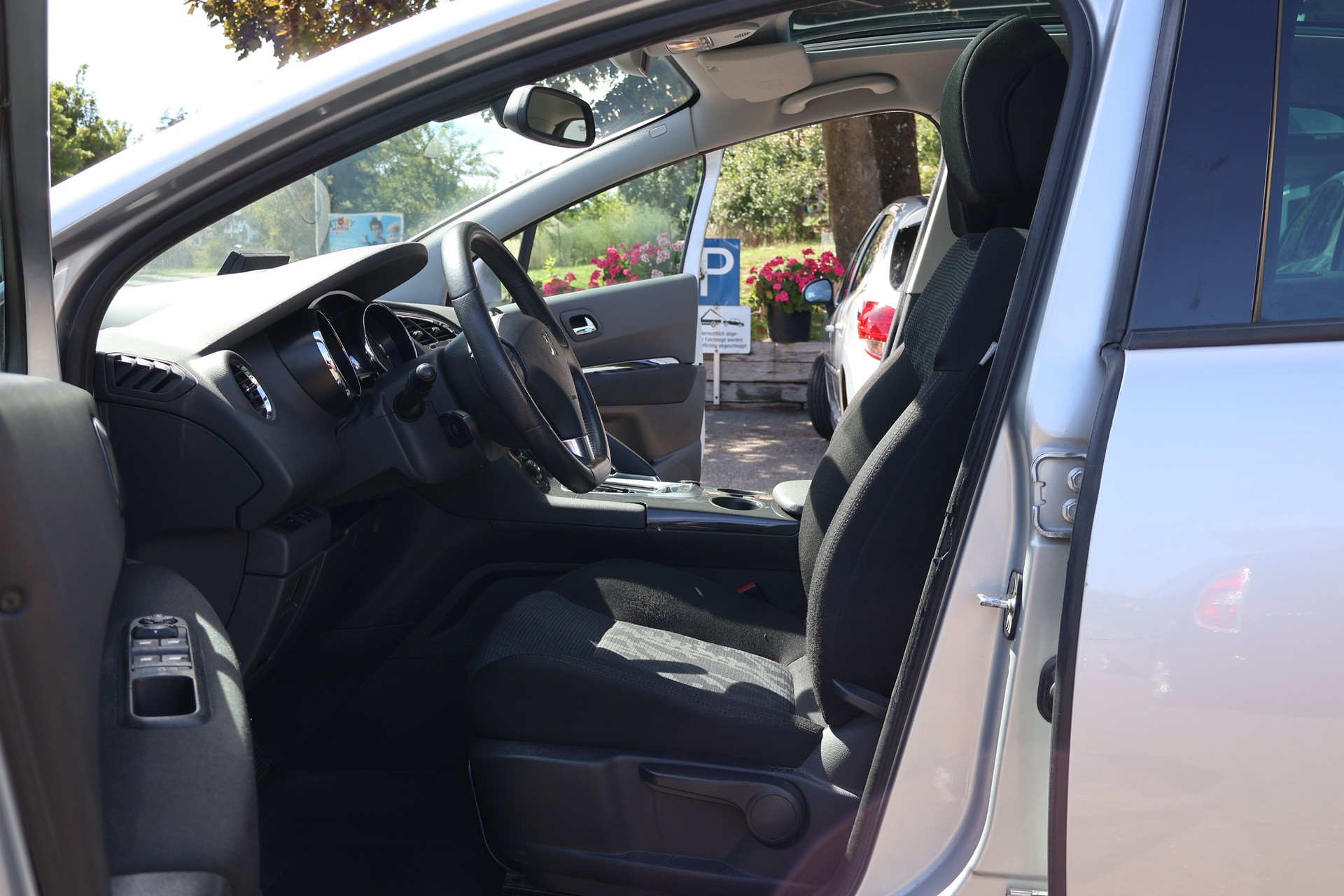 PEUGEOT 3008 1.6 16V T Platinum Tiptronic-image-10