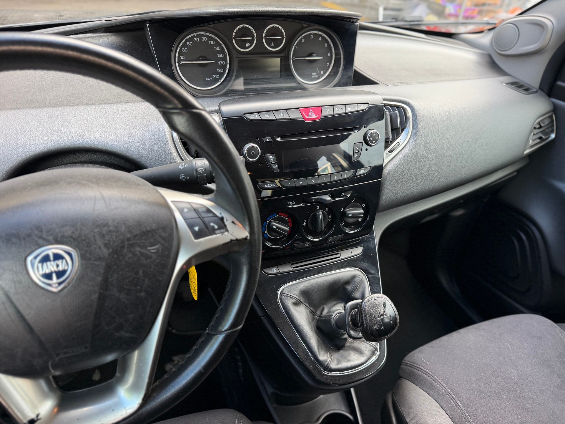 LANCIA Ypsilon 1.2 Gold-image-8