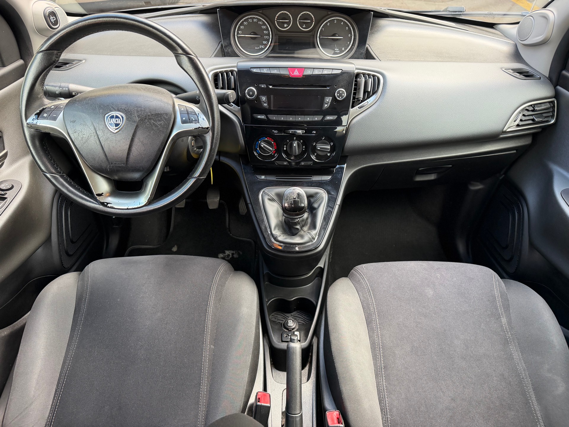LANCIA Ypsilon 1.2 Gold-image-6