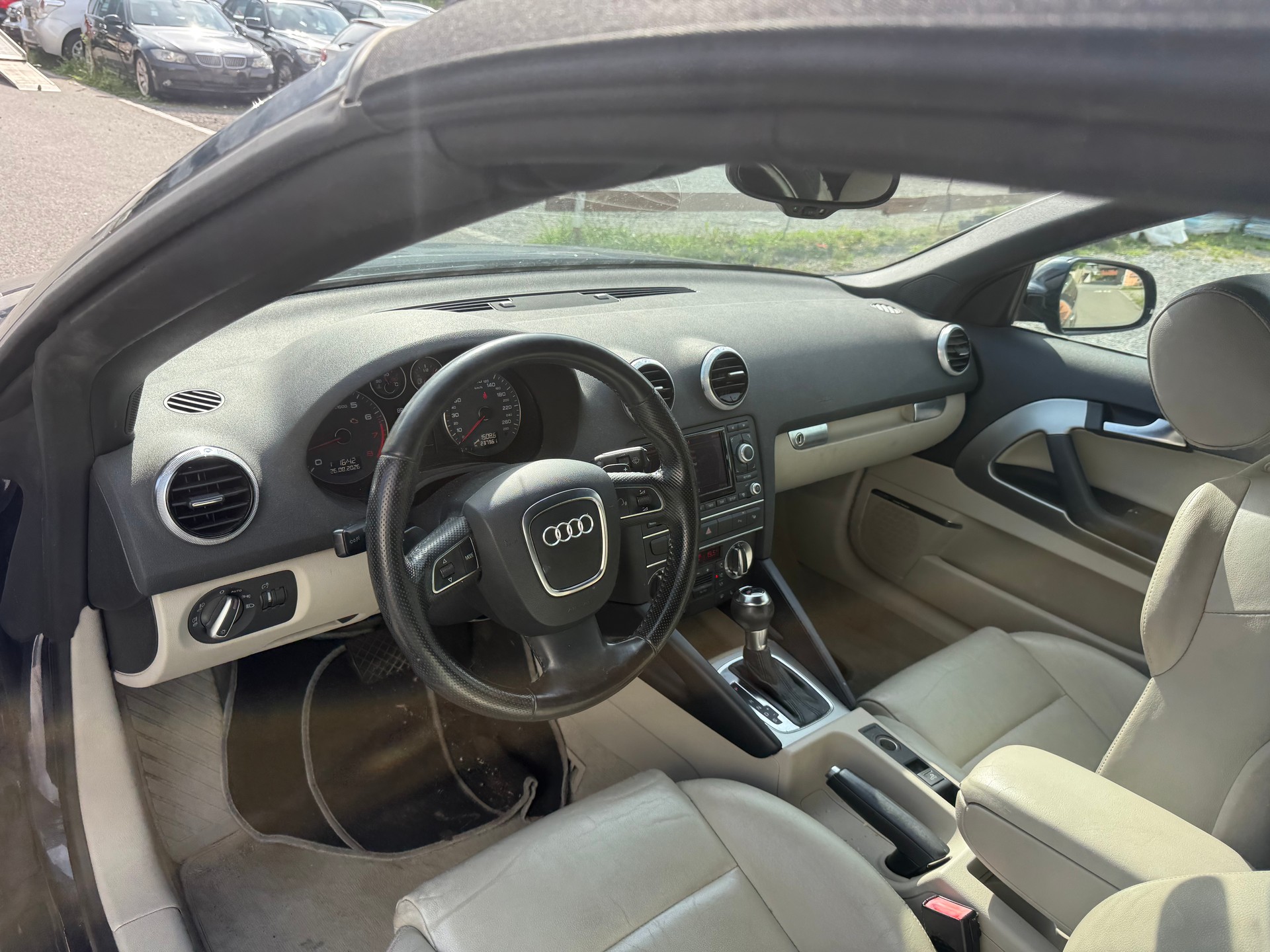 AUDI A3 Cabriolet 1.8 TFSI Attraction S-tronic-image-5