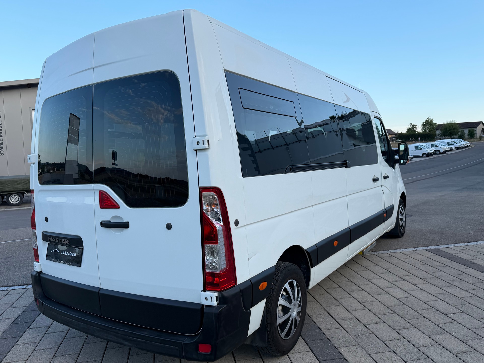 RENAULT Master 2.3 dci 8 plätze Frisch ab MFK-image-4