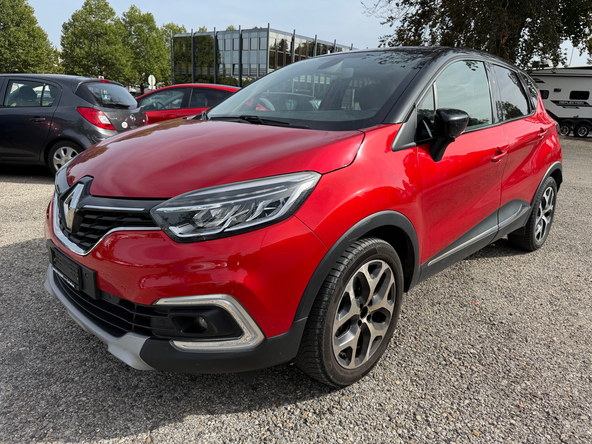 RENAULT Captur 1.3 T 16V Intens-image-1