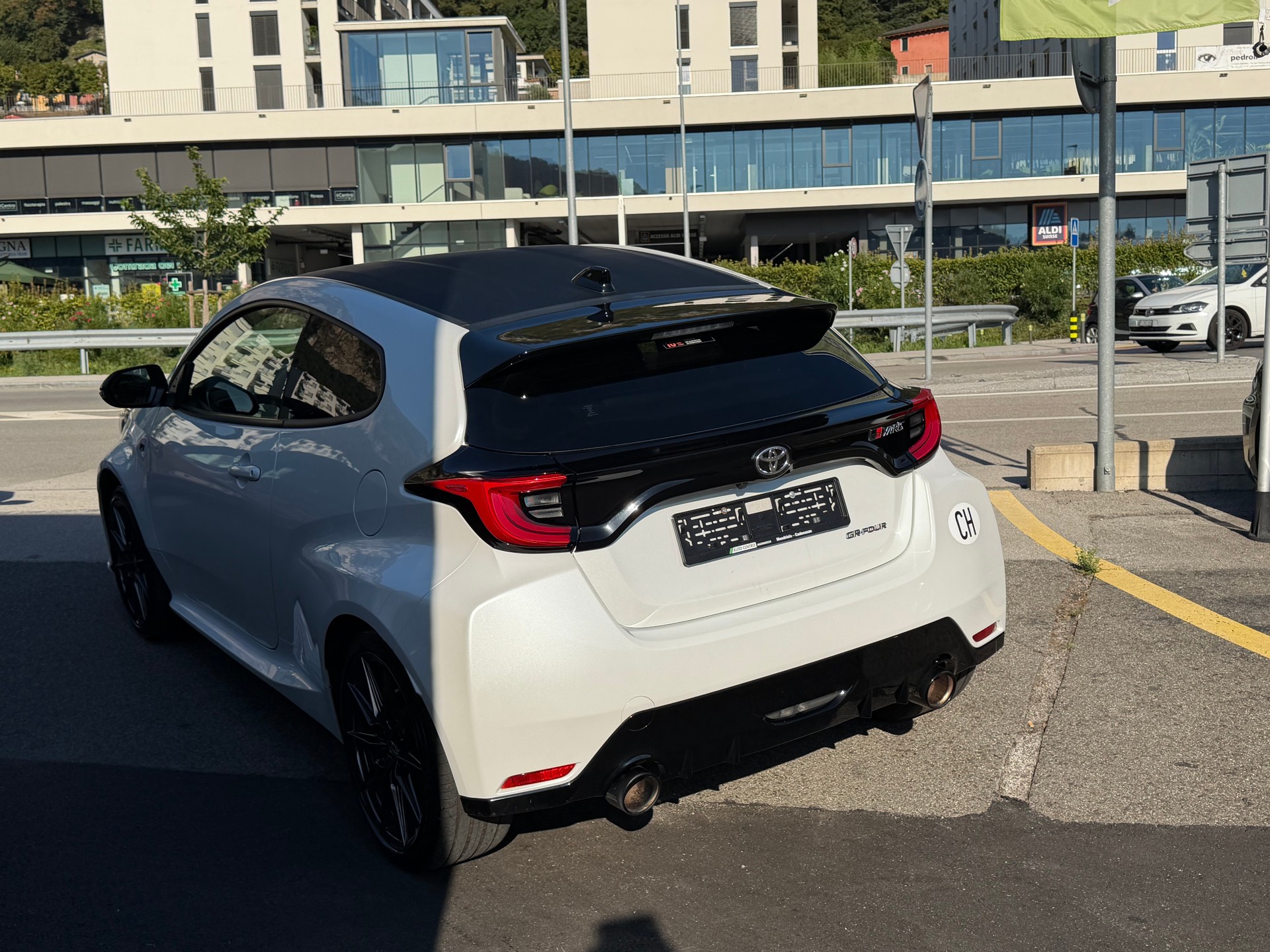 TOYOTA Yaris 1.6 GR Sport-image-5