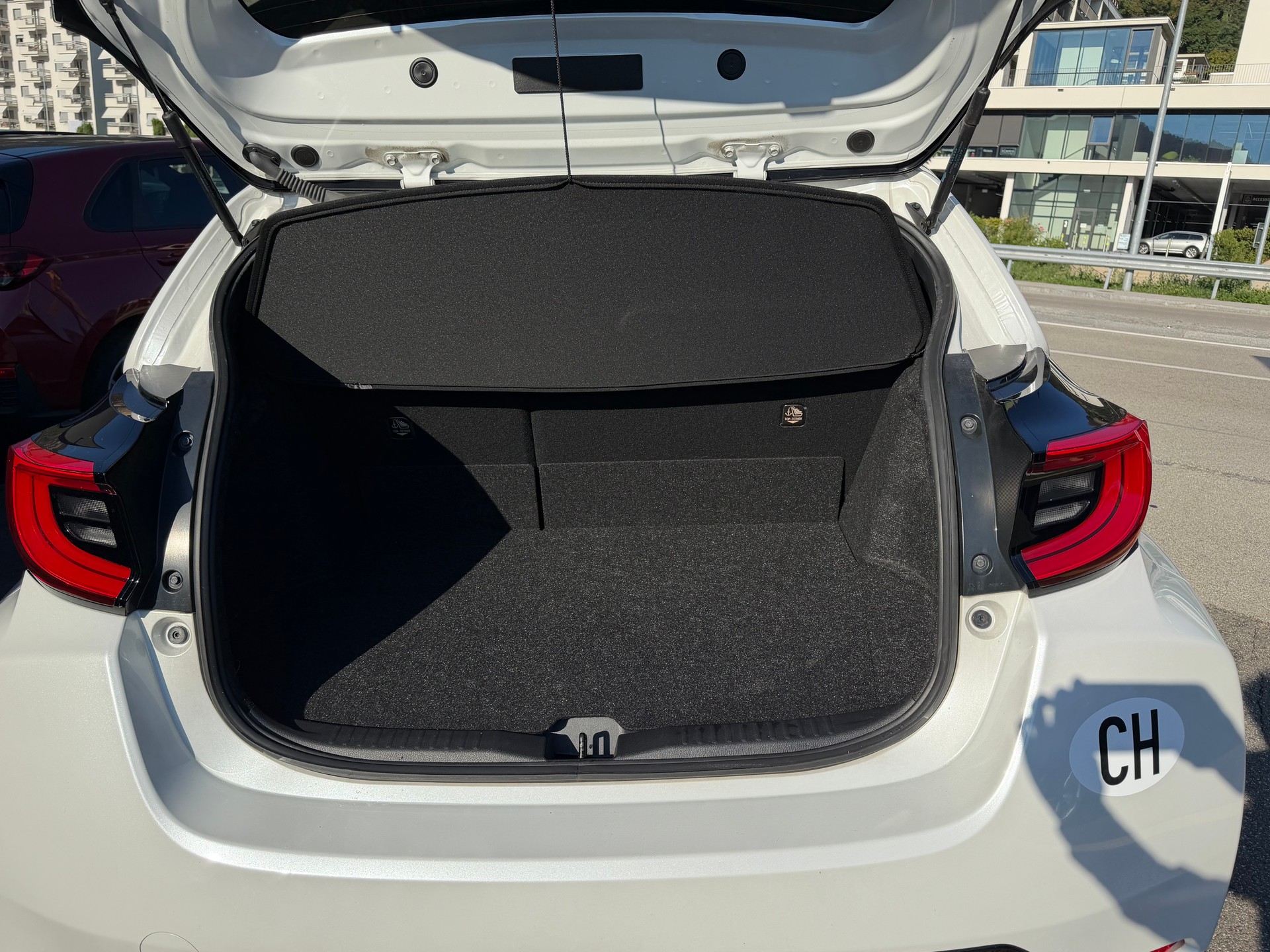 TOYOTA Yaris 1.6 GR Sport-image-7