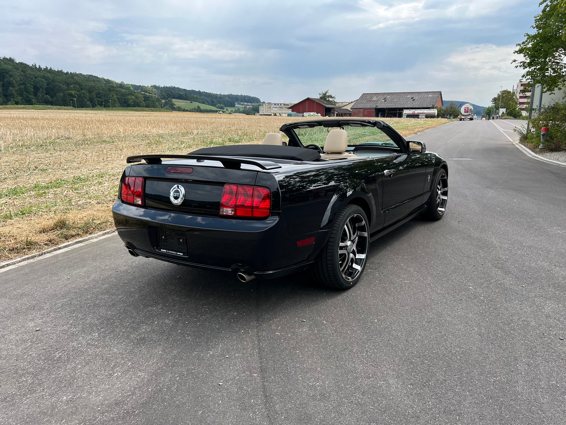 FORD MUSTANG Convertible V8 GT-image-3