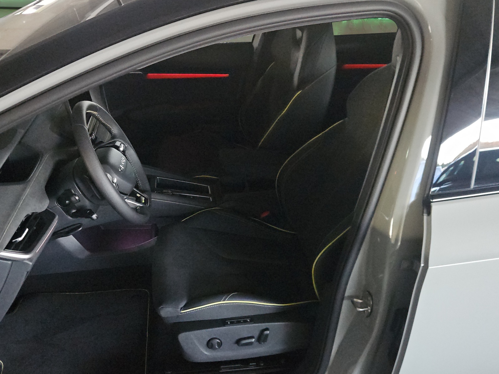 SKODA Elroq RS 4x4-image-8