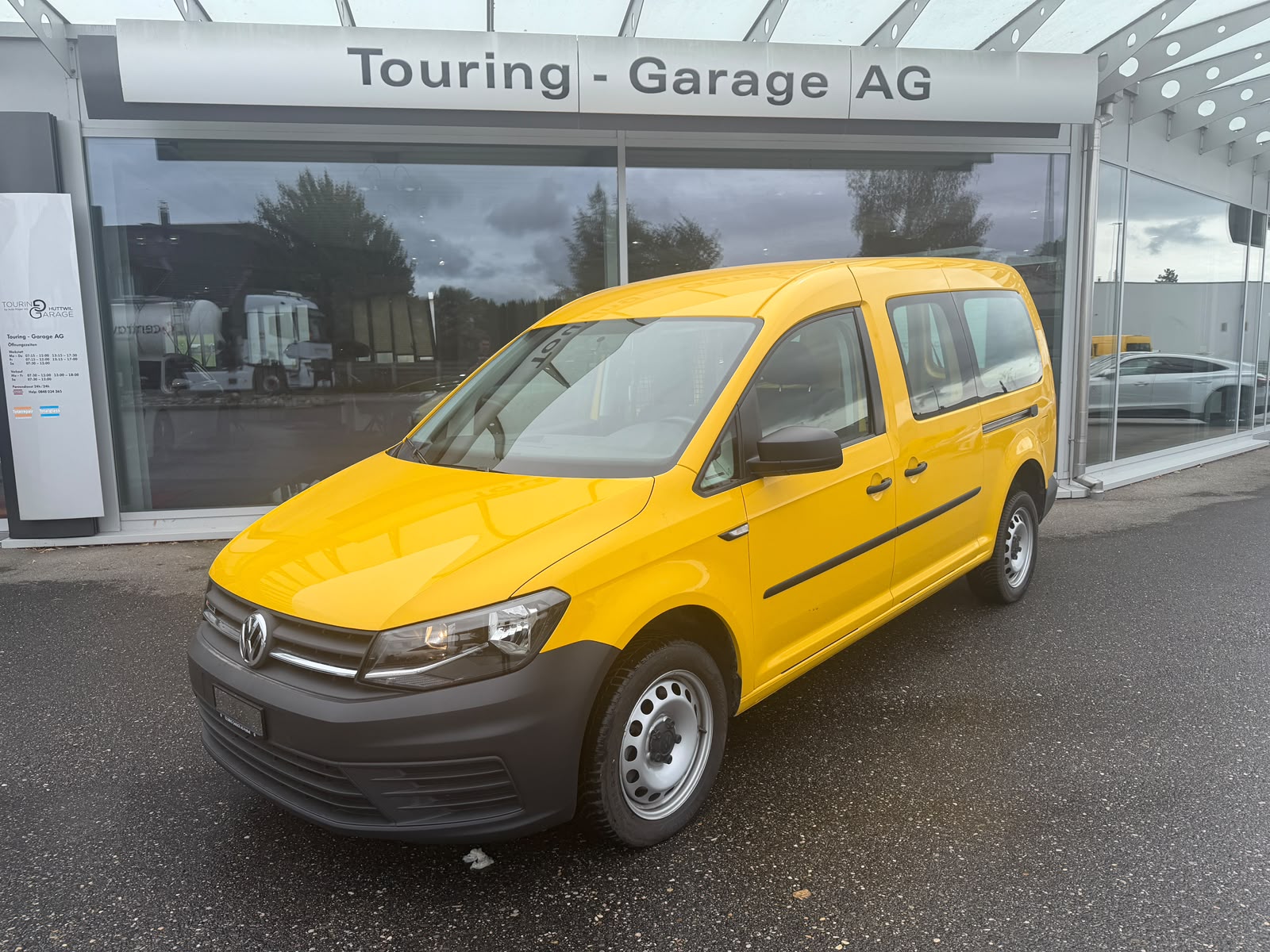 VW Caddy Maxi 2.0TDI 4Motion BlueMotion Technology-image-0
