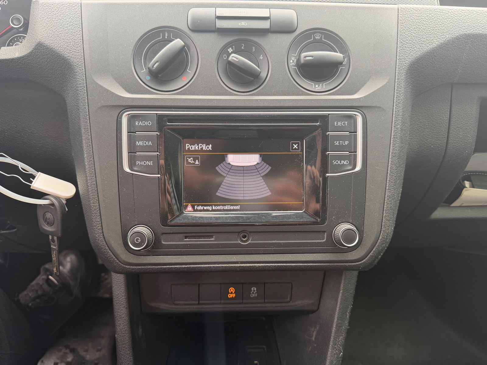 VW Caddy Maxi 2.0TDI 4Motion BlueMotion Technology-image-12