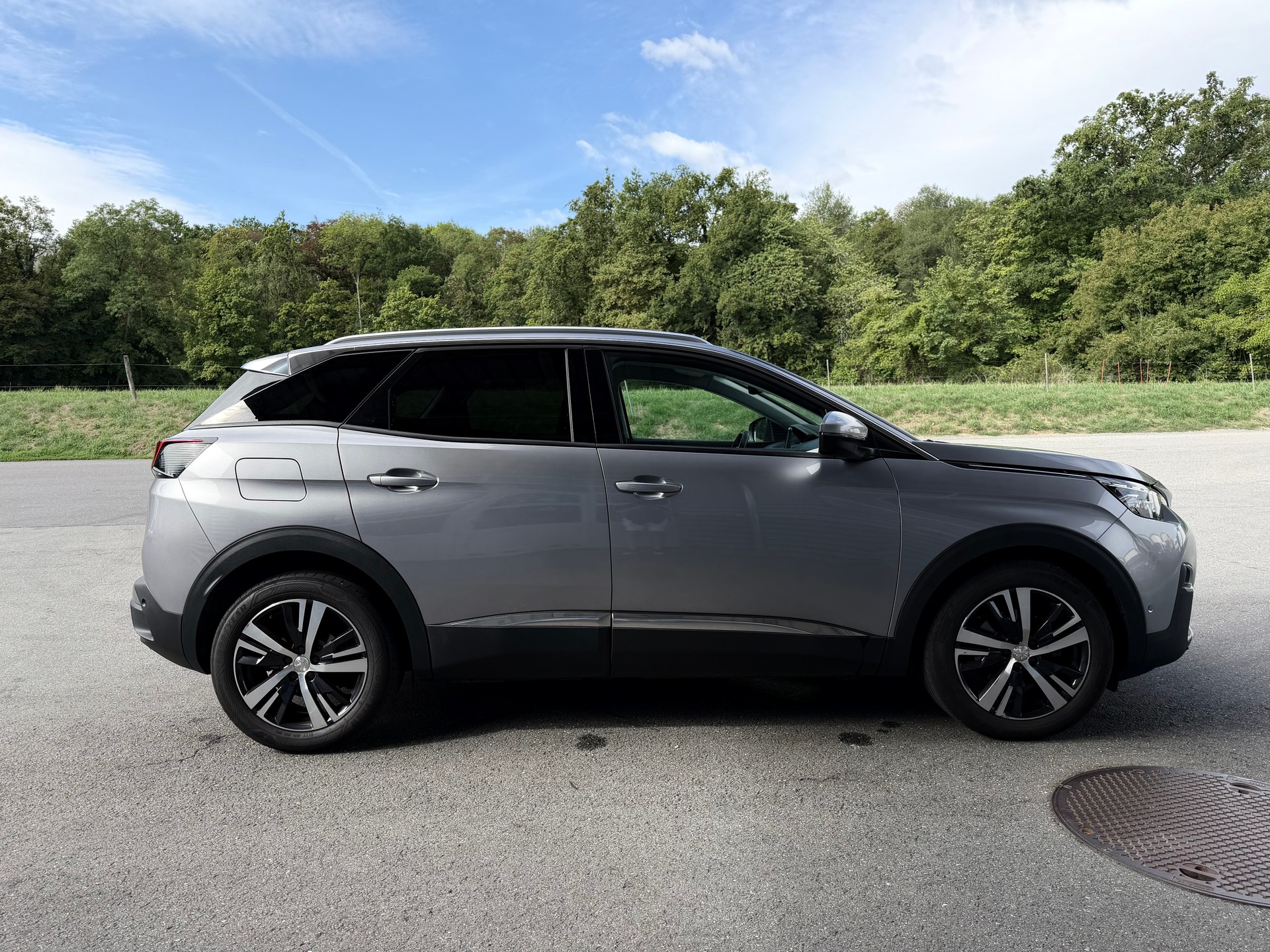 PEUGEOT 3008 1.2 PureTech Allure-image-4