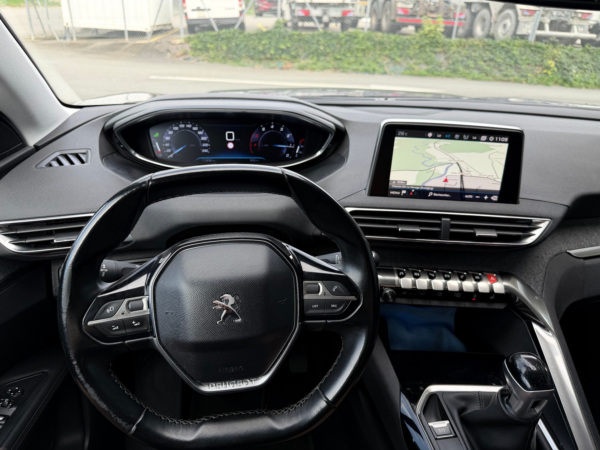 PEUGEOT 3008 1.2 PureTech Allure-image-7