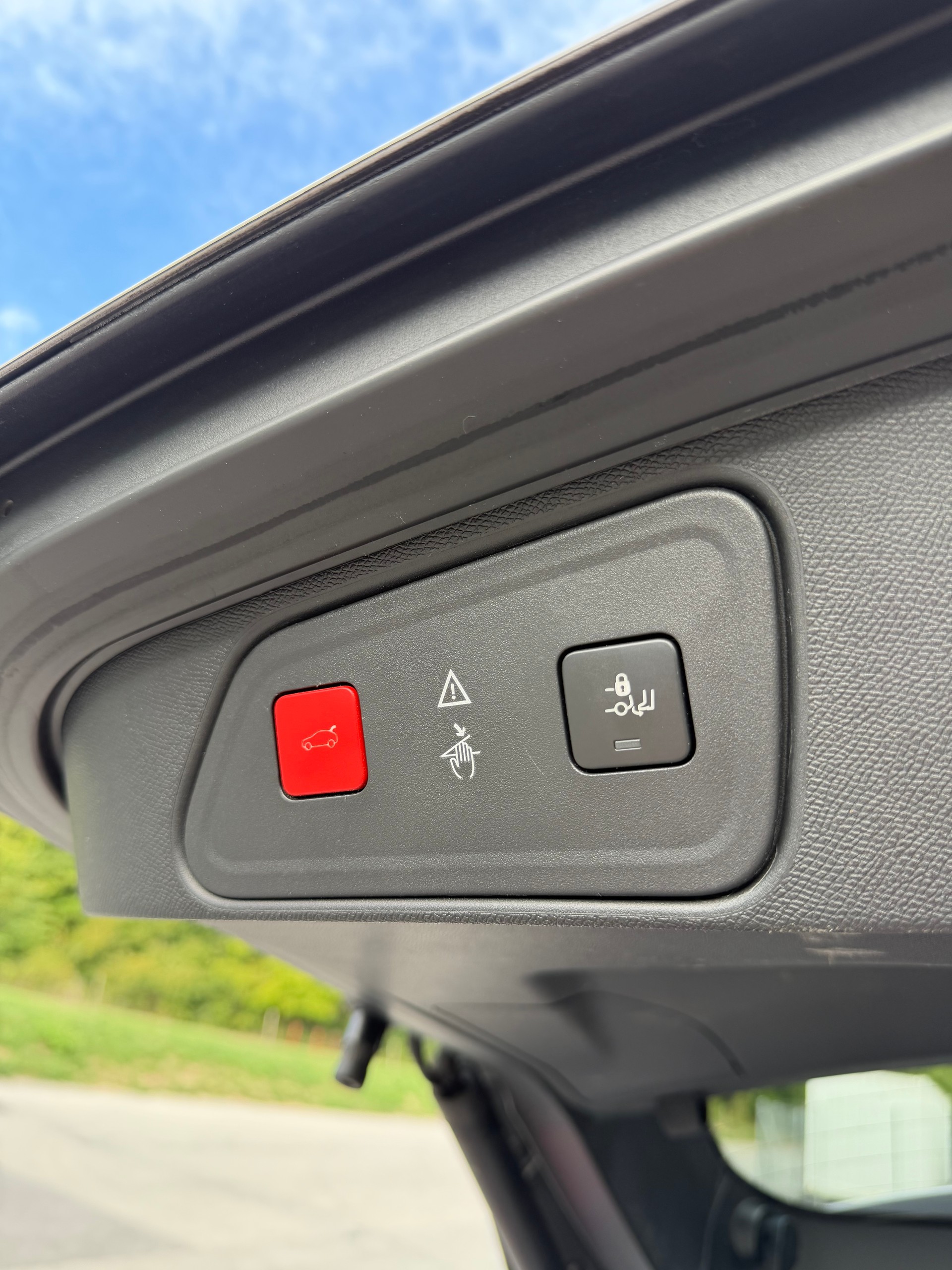 PEUGEOT 3008 1.2 PureTech Allure-image-12