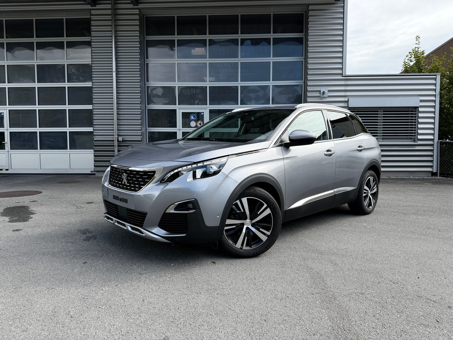 PEUGEOT 3008 1.2 PureTech Allure-image-0